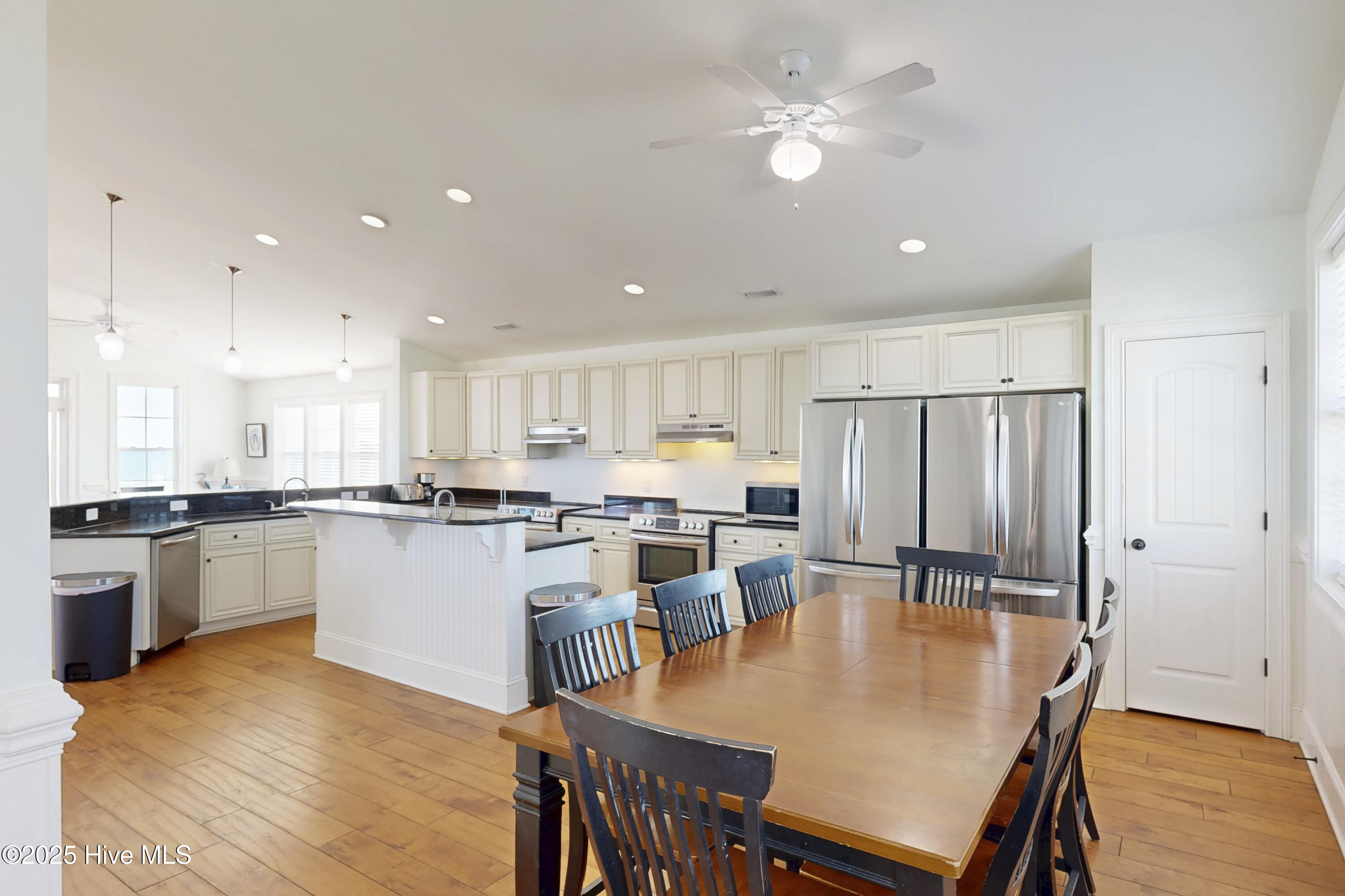 100492719 | Photo 54