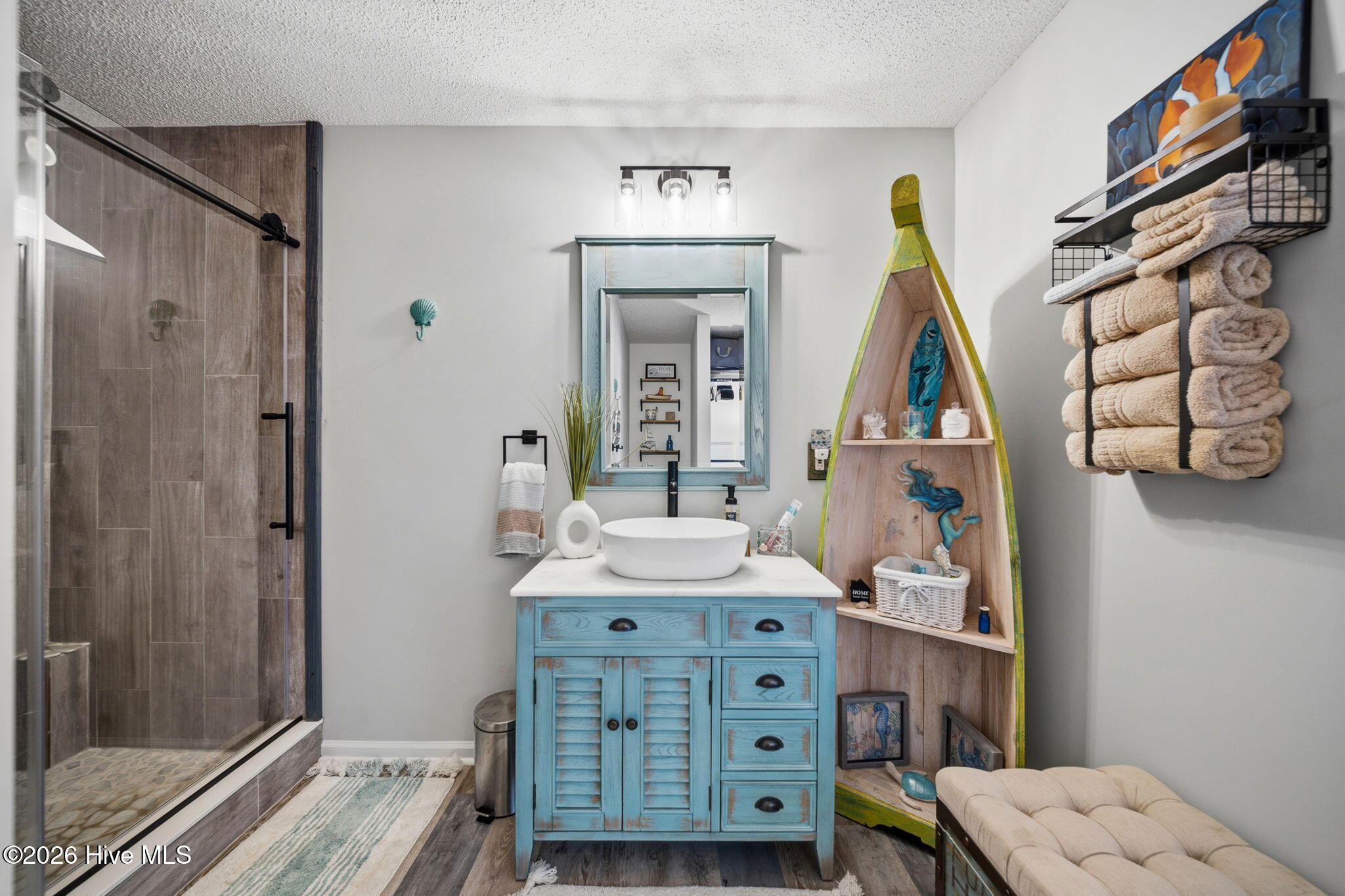 100569227 | Photo 26