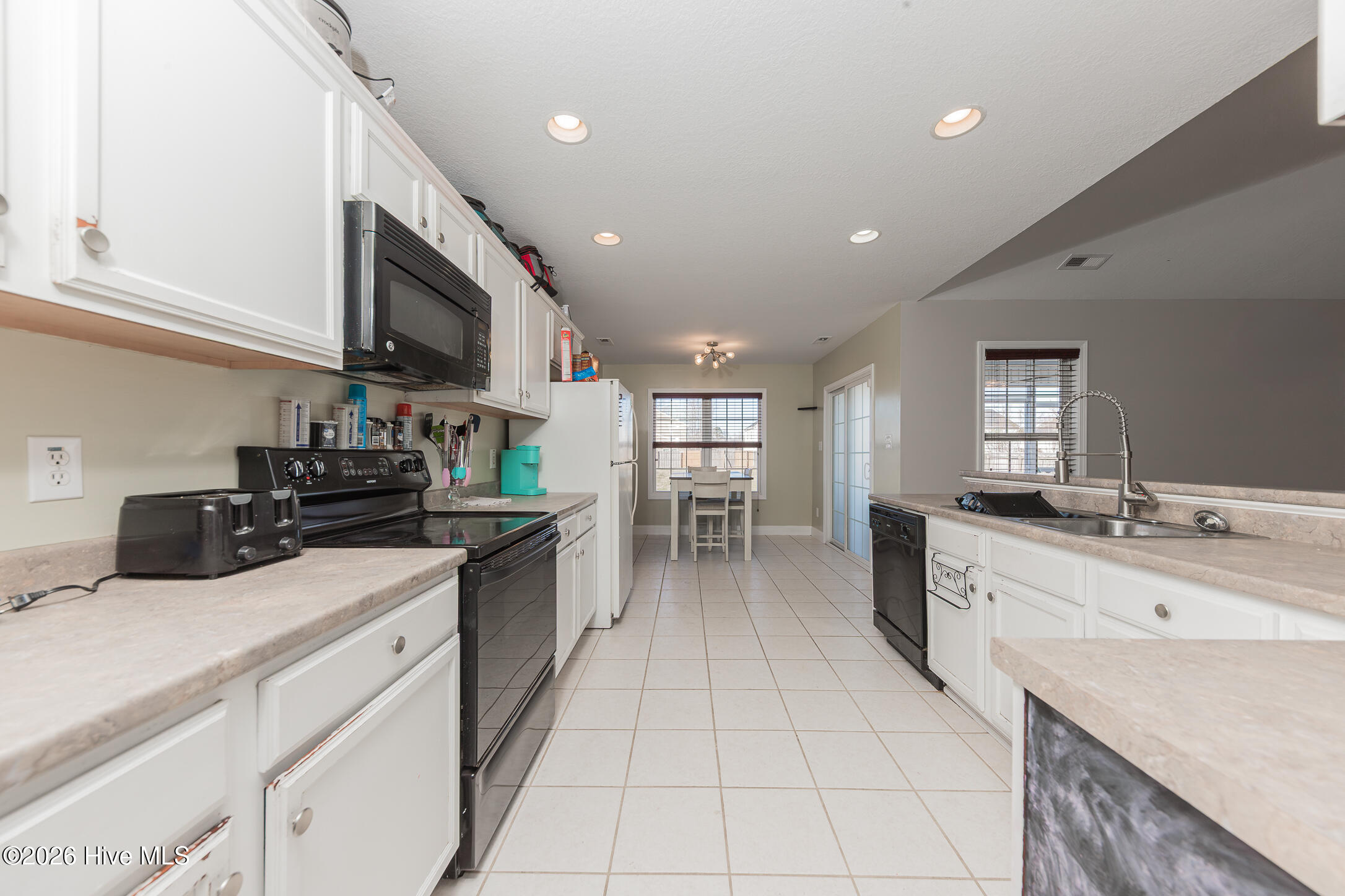 100550333 | Photo 23