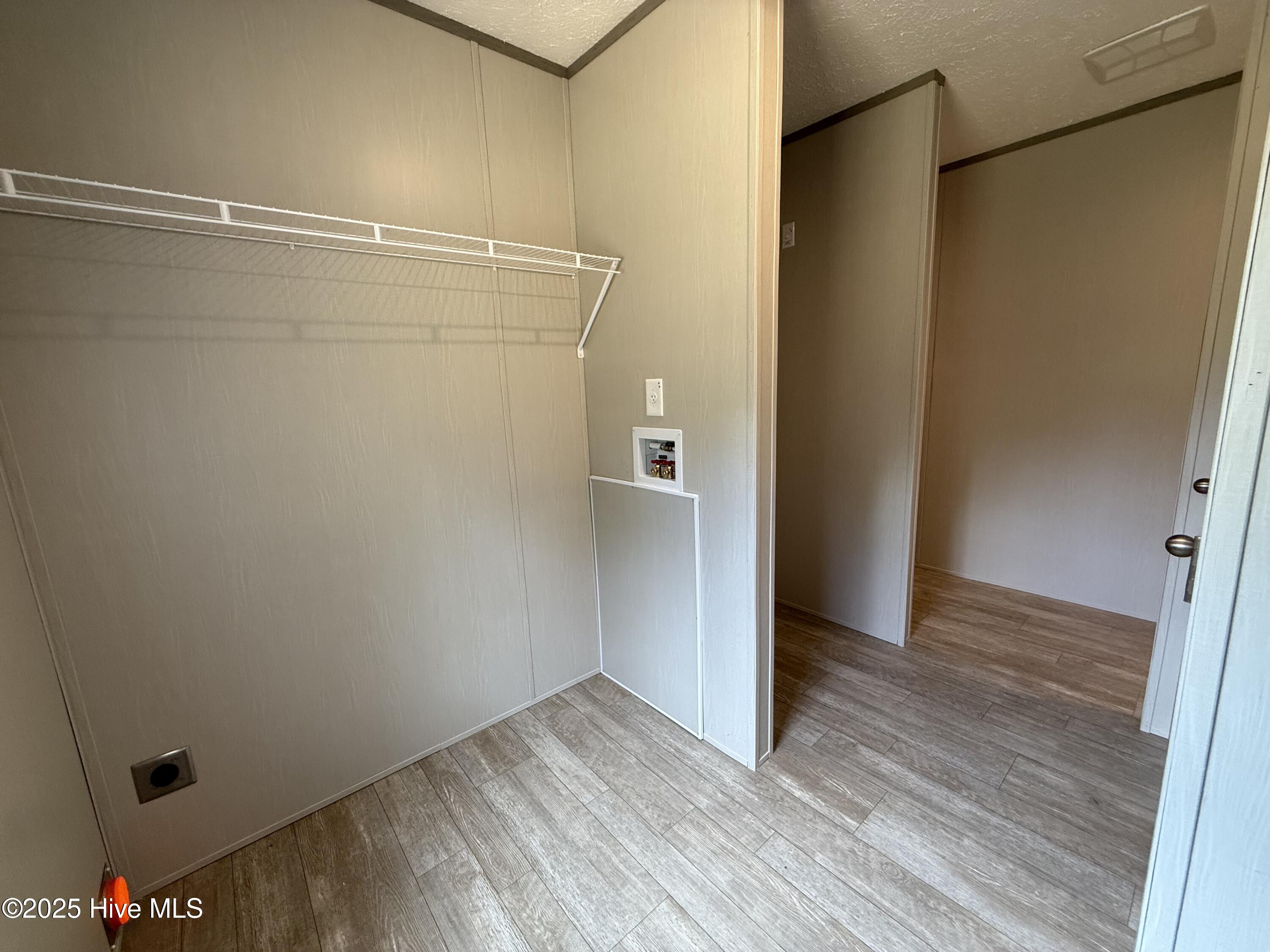 100518678 | Photo 18