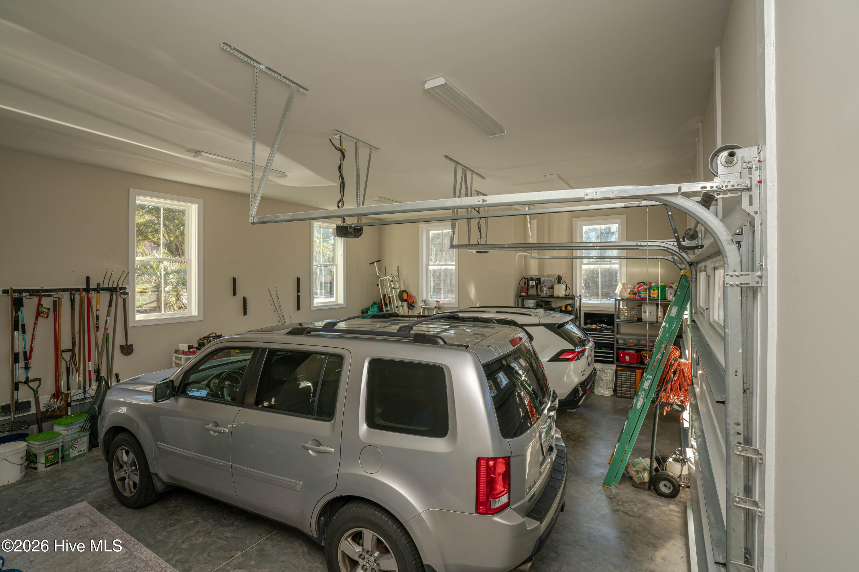 100550389 | Photo 73