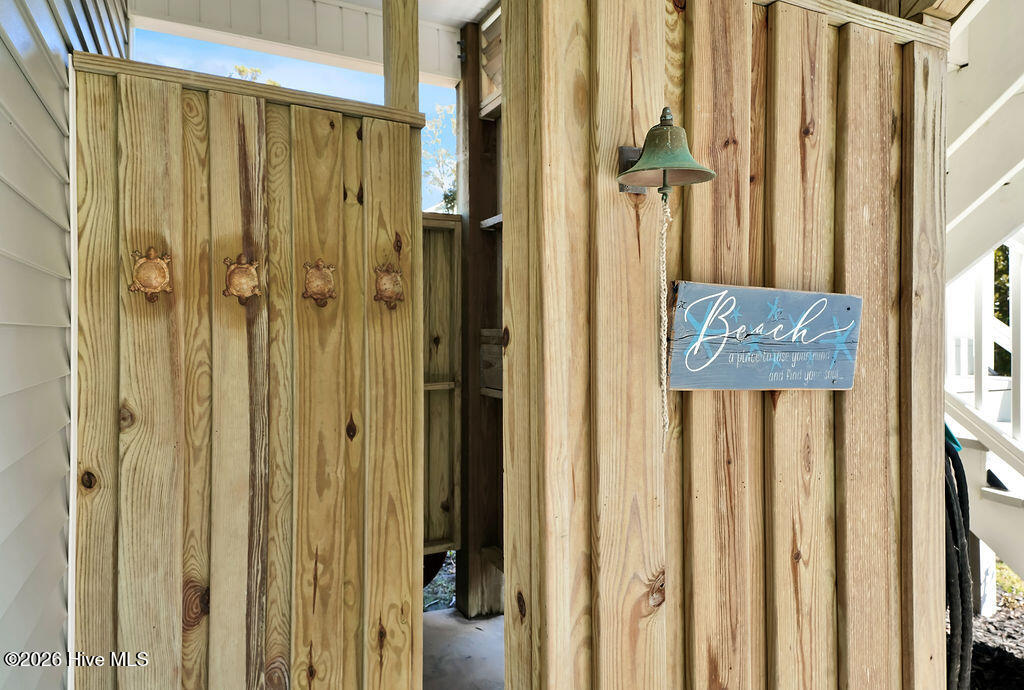 100561148 | Photo 47