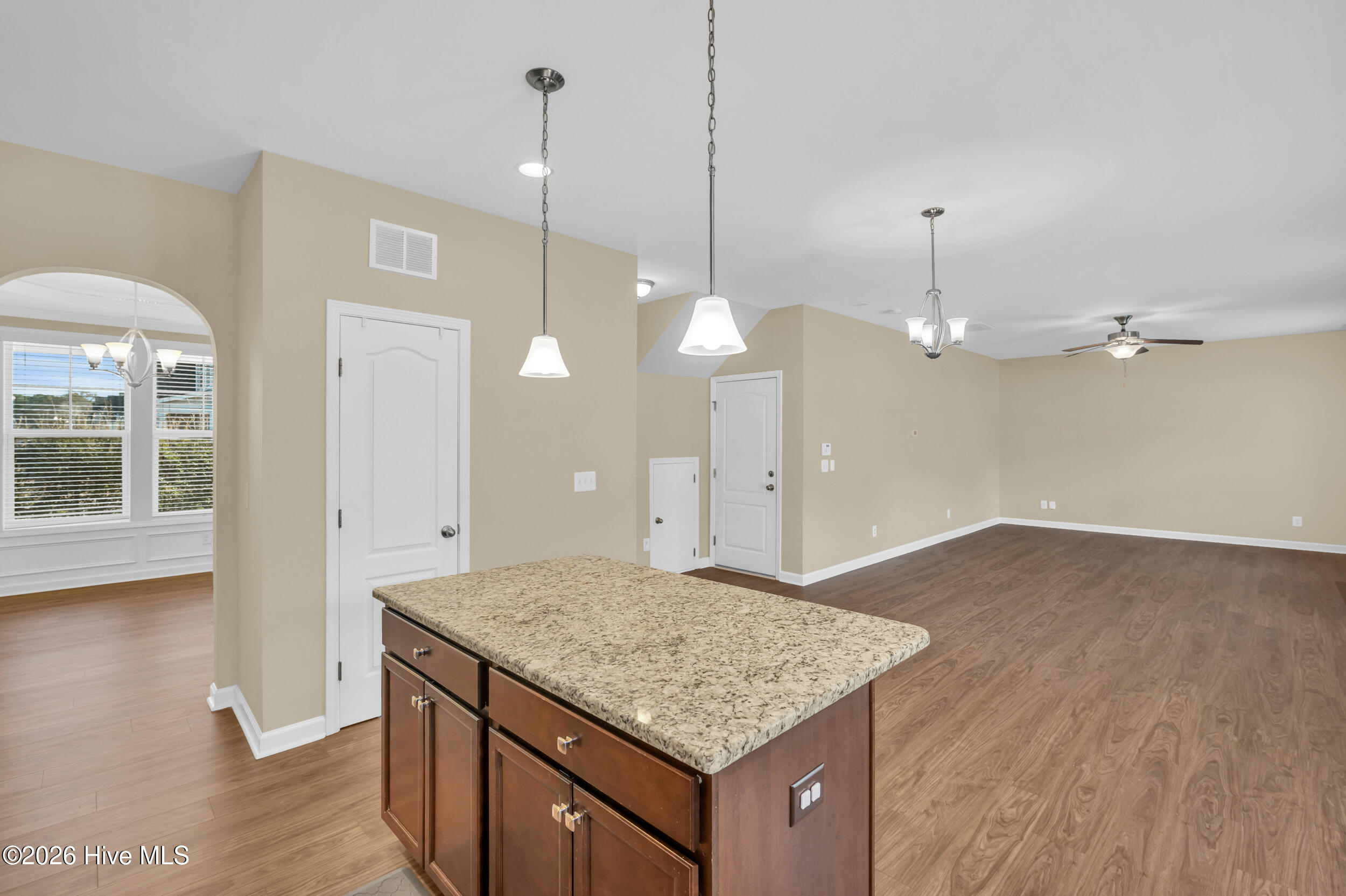 100547452 | Photo 12