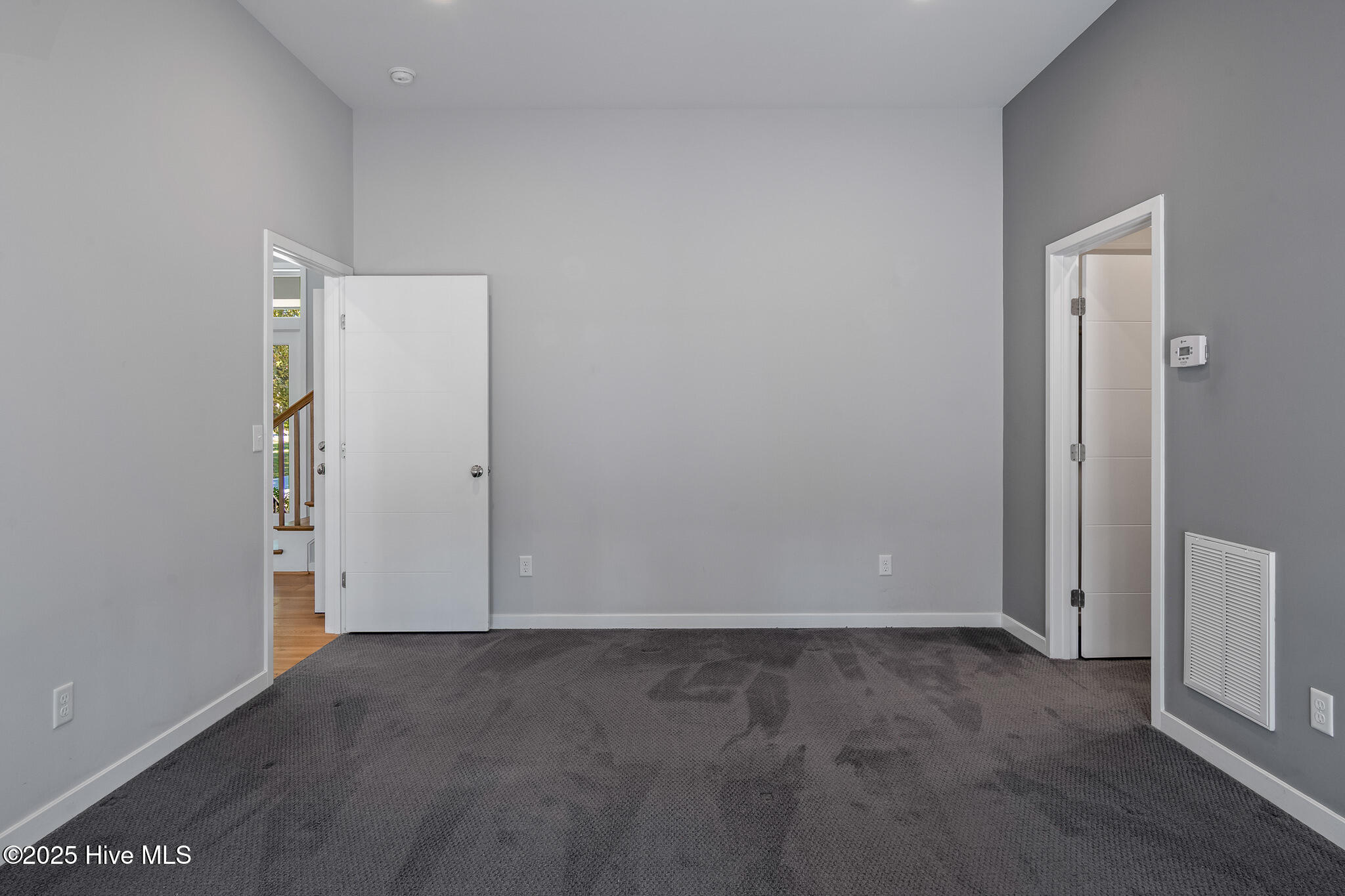 100540412 | Photo 17