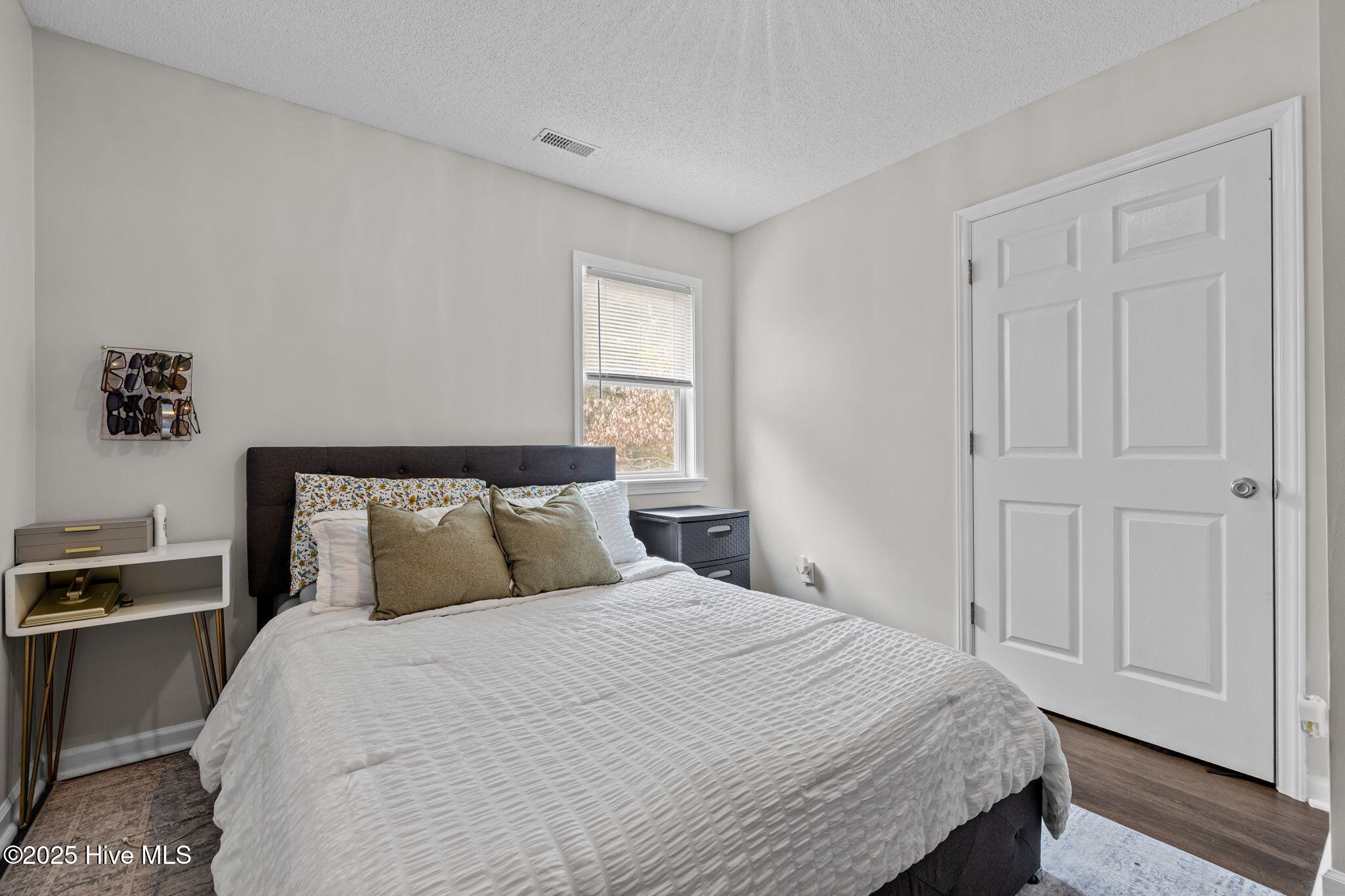 100530656 | Photo 30