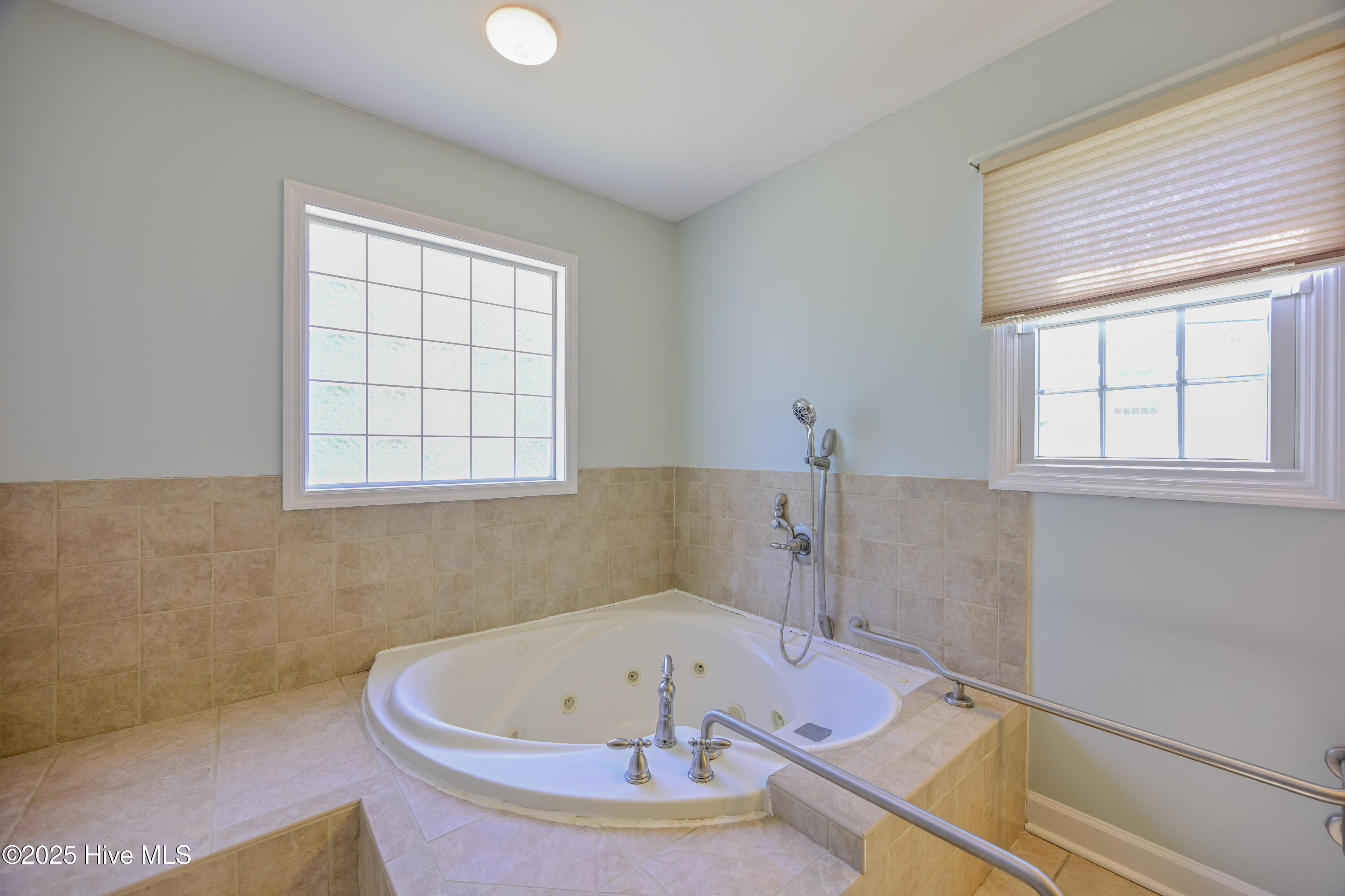 100523766 | Photo 33