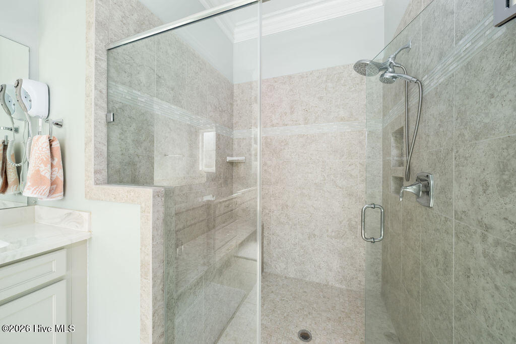 100561843 | Photo 30