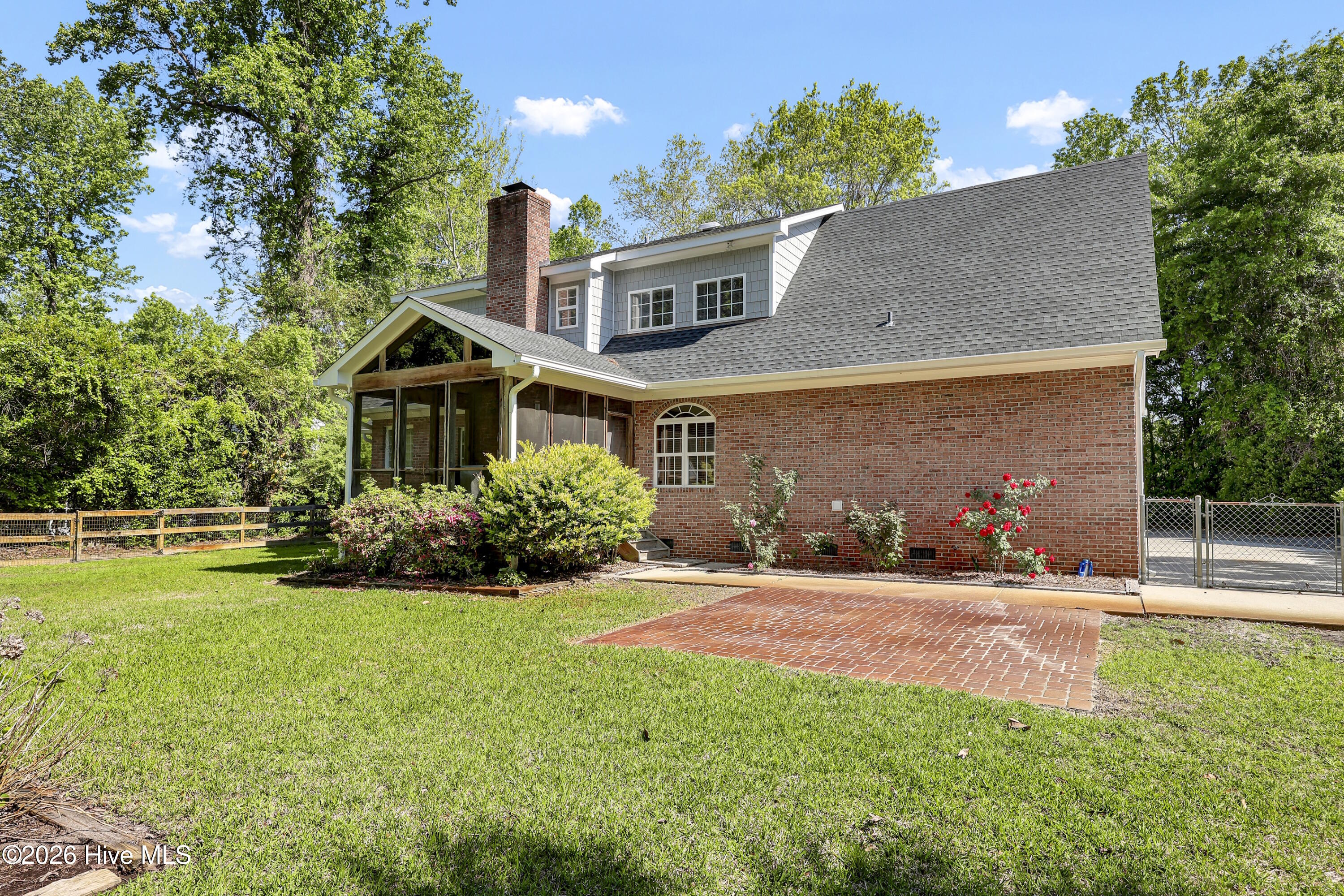 100568630 | Photo 24