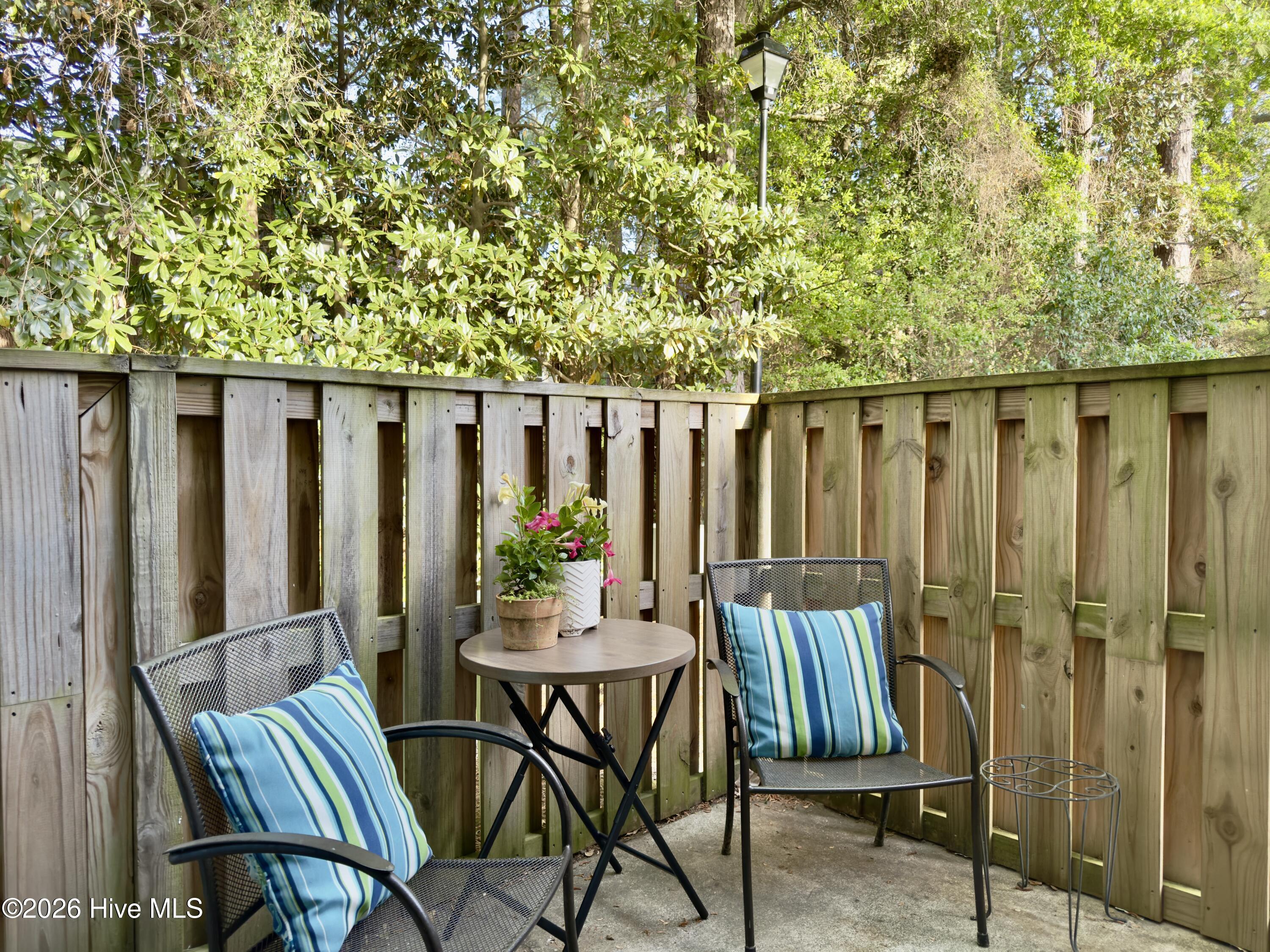 100565987 | Photo 35