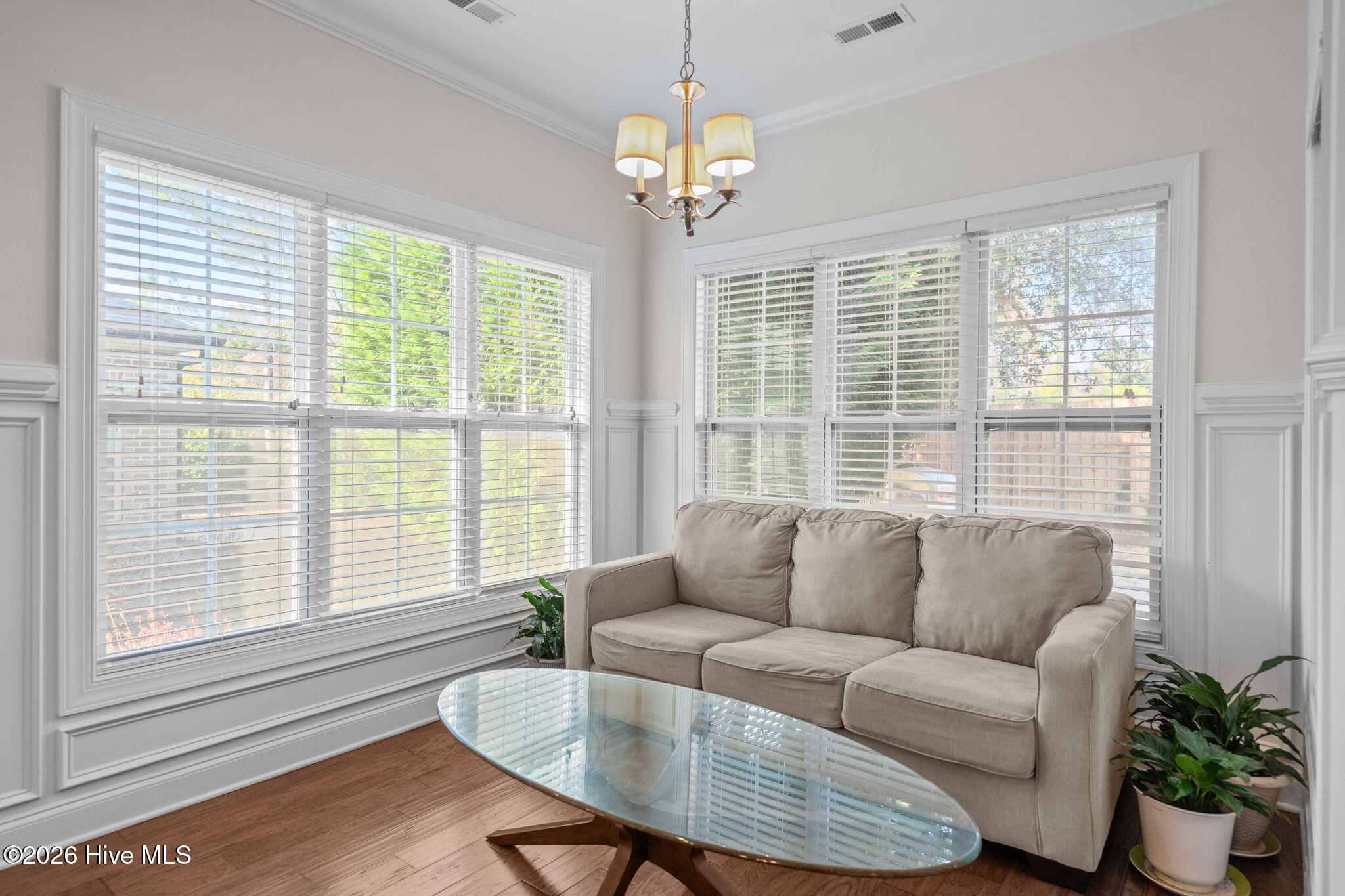 100548137 | Photo 24