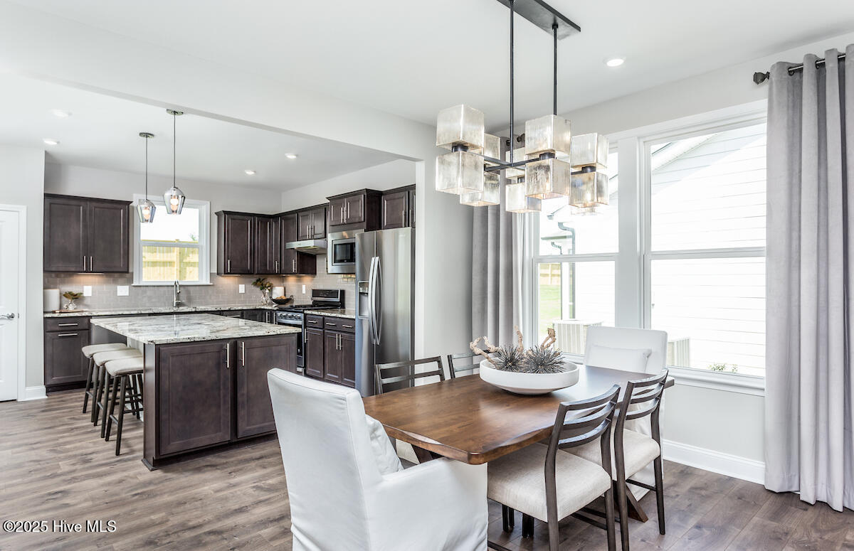 100540893 | Photo 10