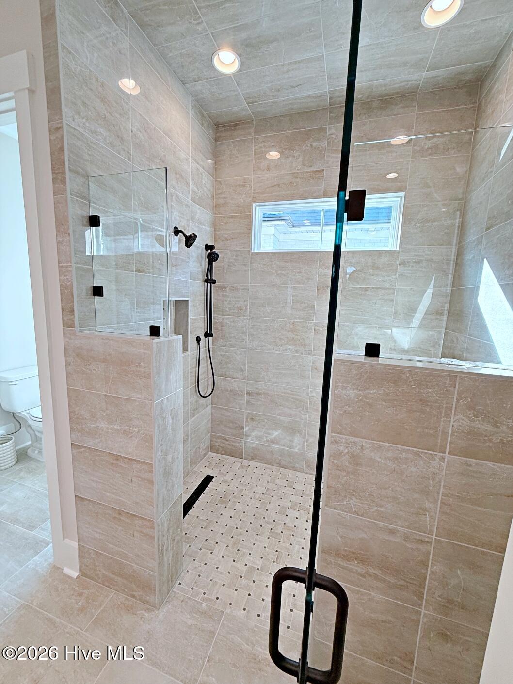 100553338 | Photo 27