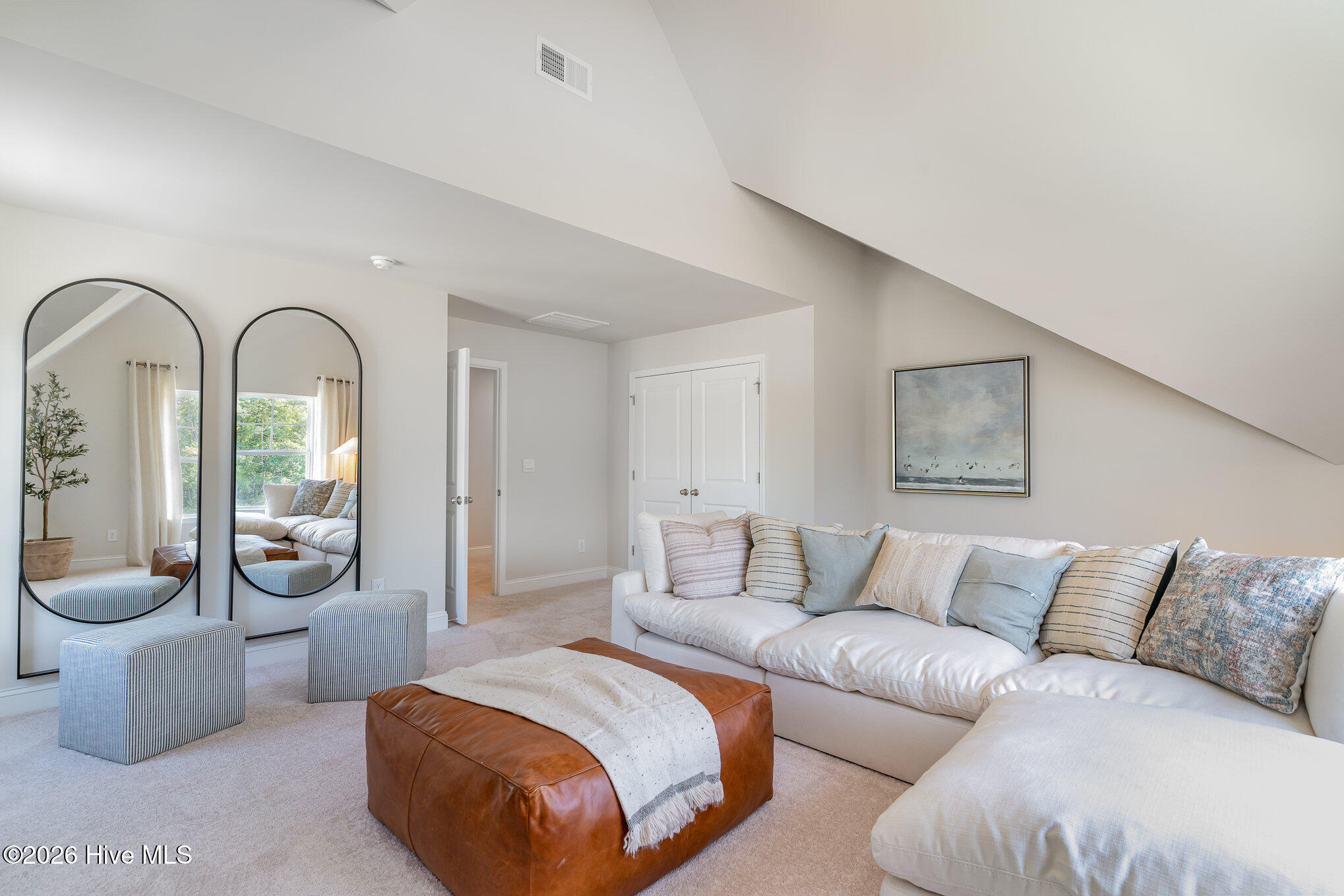 100549069 | Photo 19