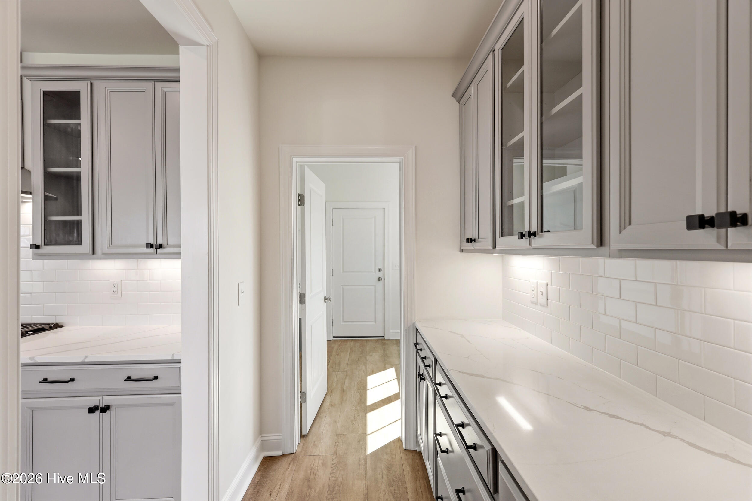 100570629 | Photo 14