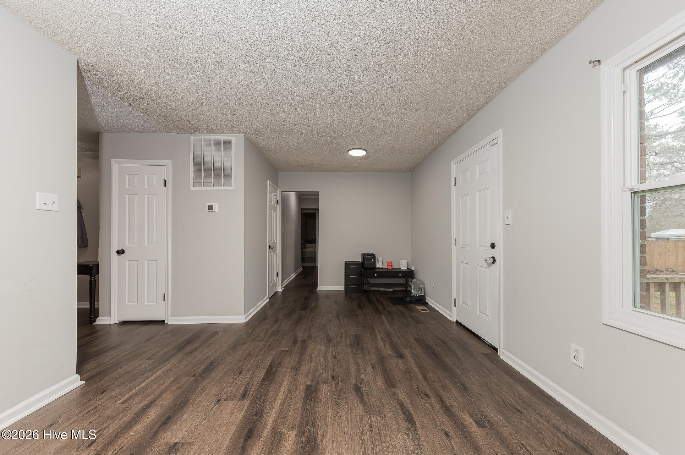 100558087 | Photo 22