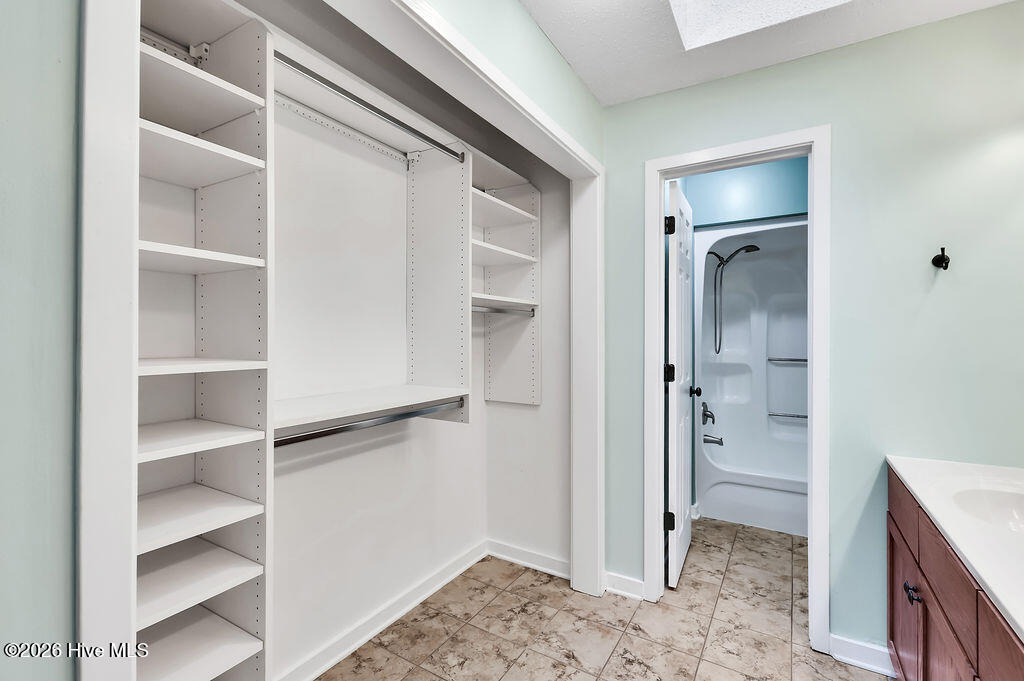 100556697 | Photo 27