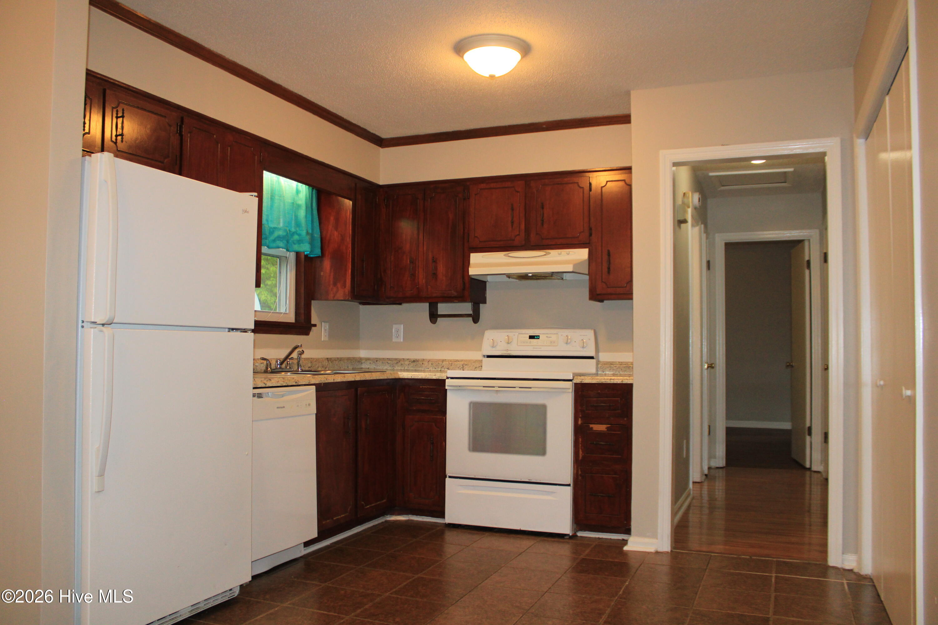 Dishwasher, Range and Refrigerator Included
