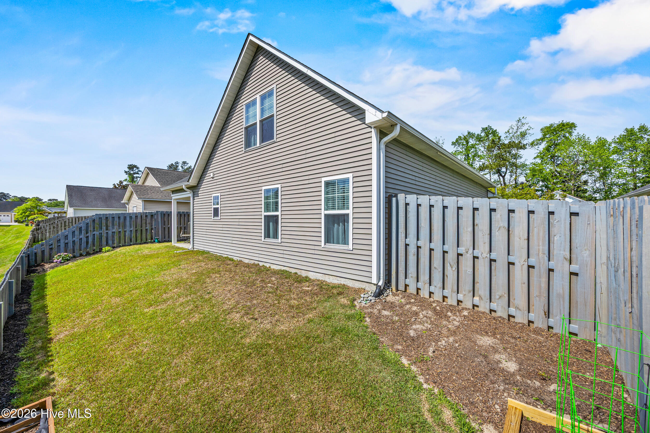 100565934 | Photo 28