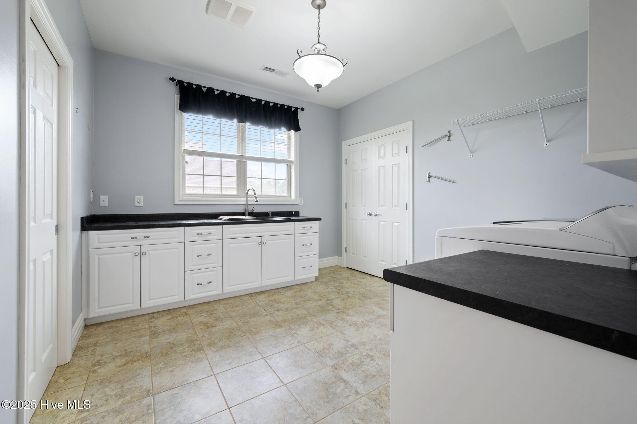 100546164 | Photo 24