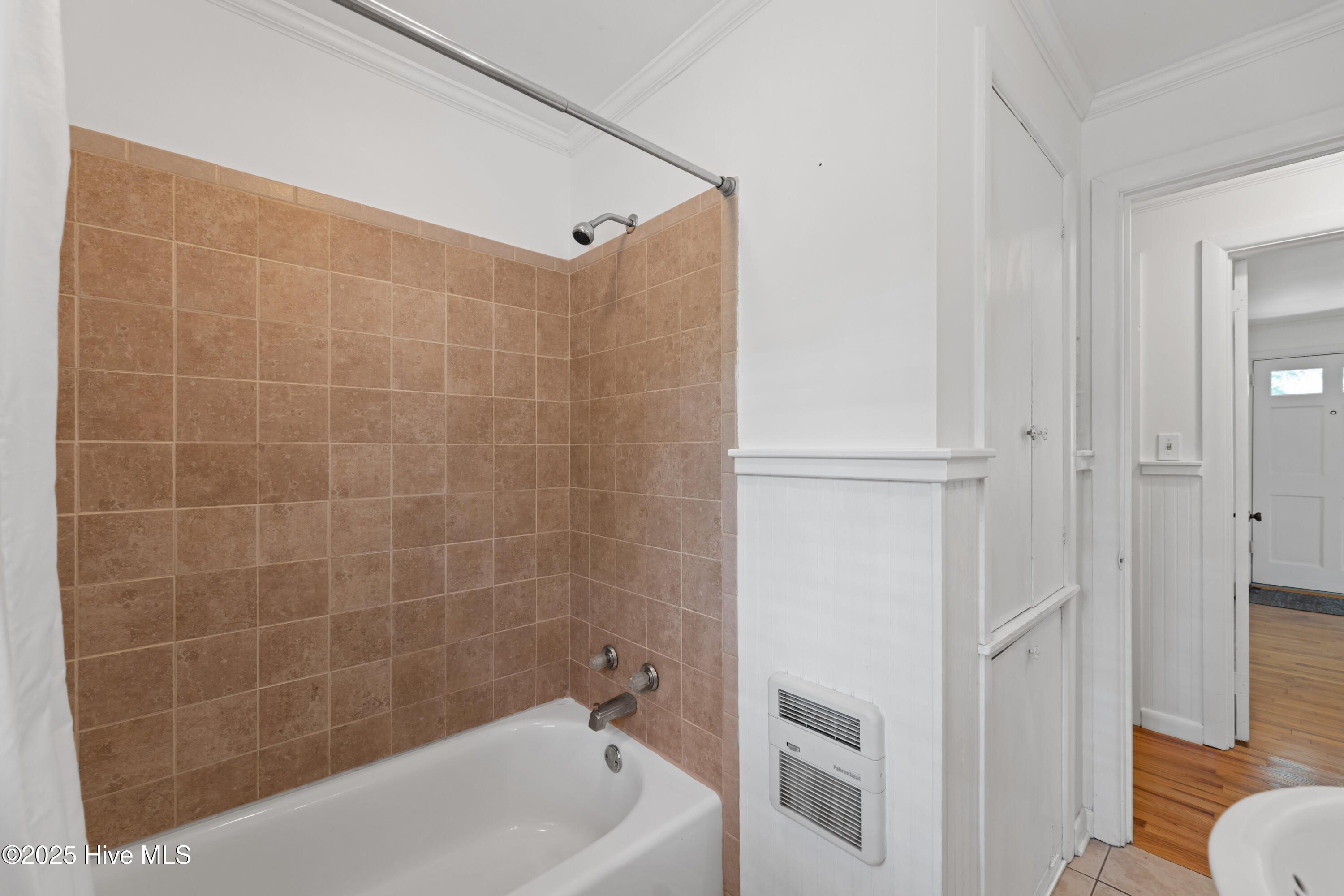 100548409 | Photo 27