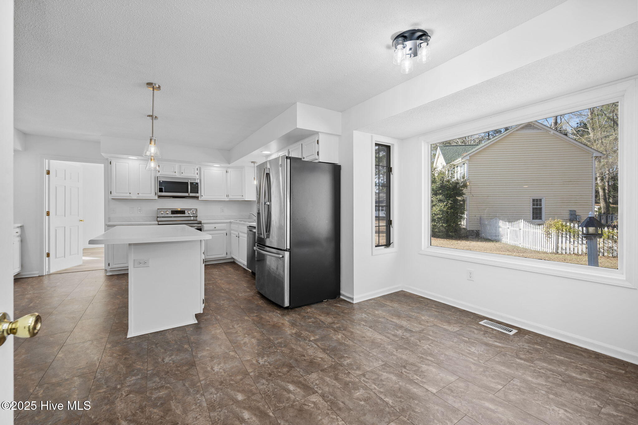 100545145 | Photo 24