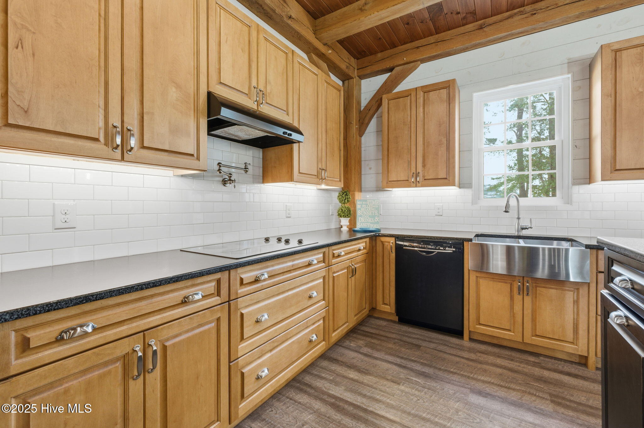 100535585 | Photo 129