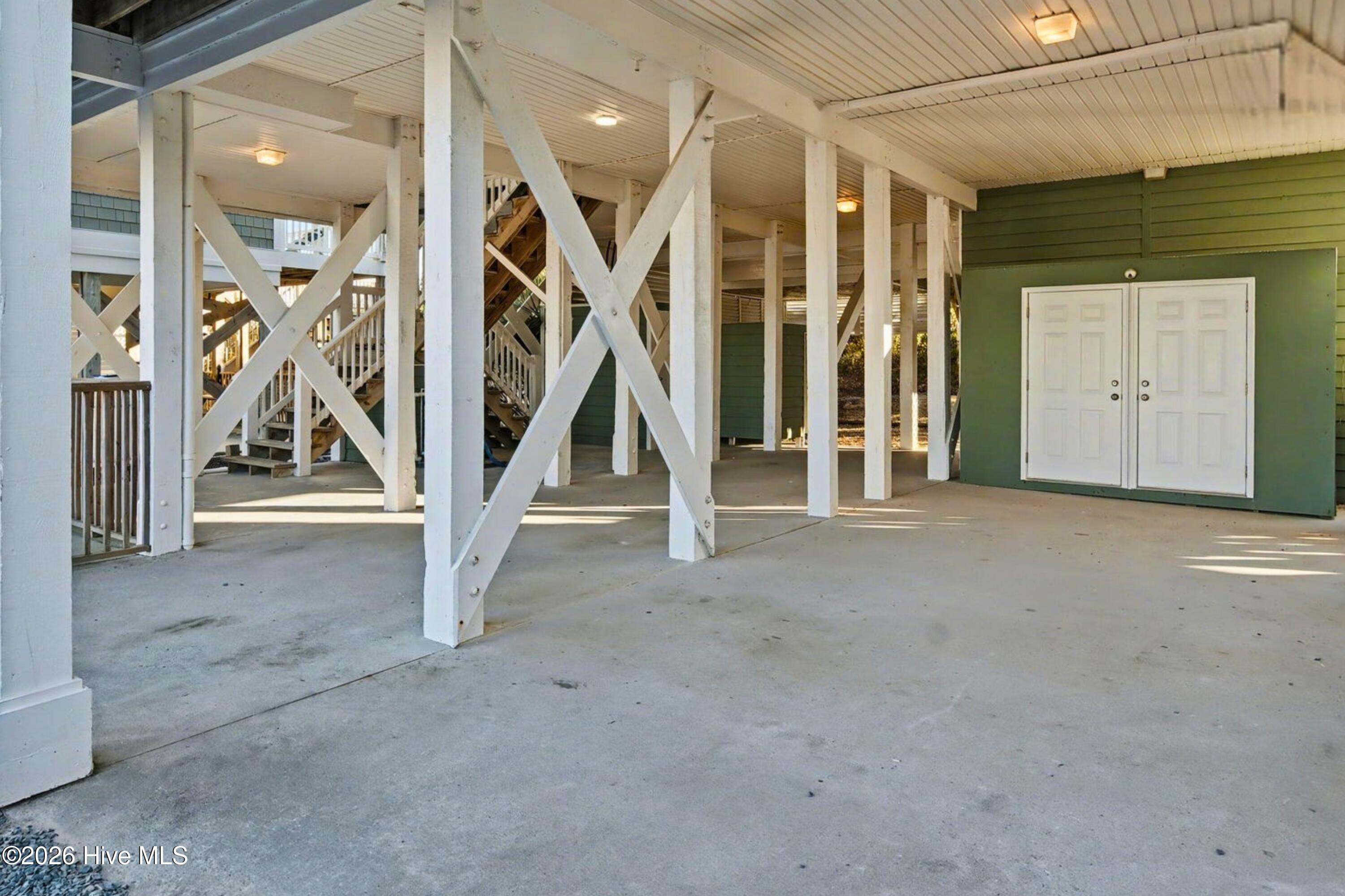 100549860 | Photo 29