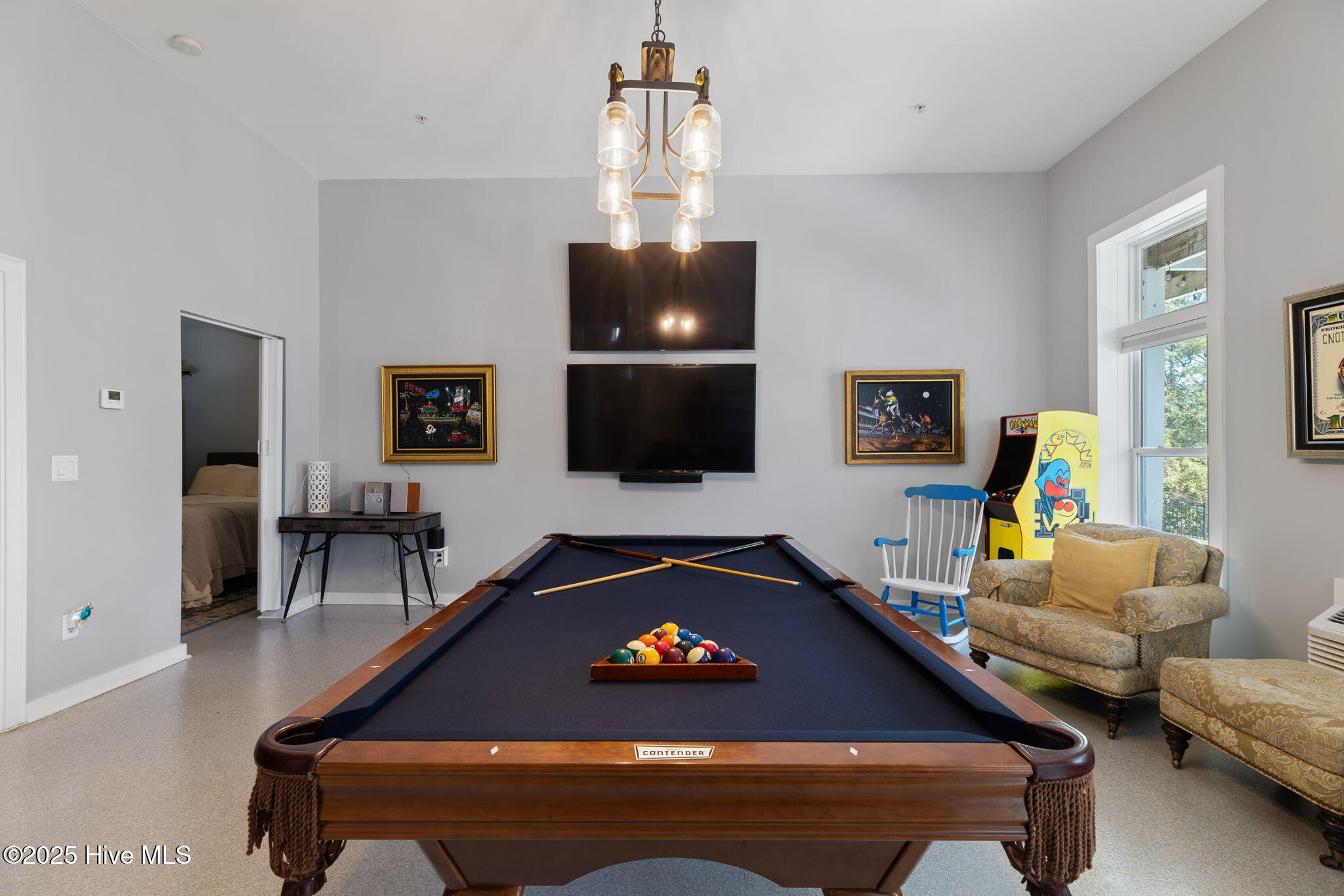 100548263 | Photo 61