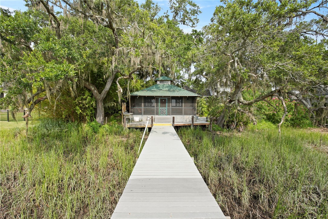 Dock house