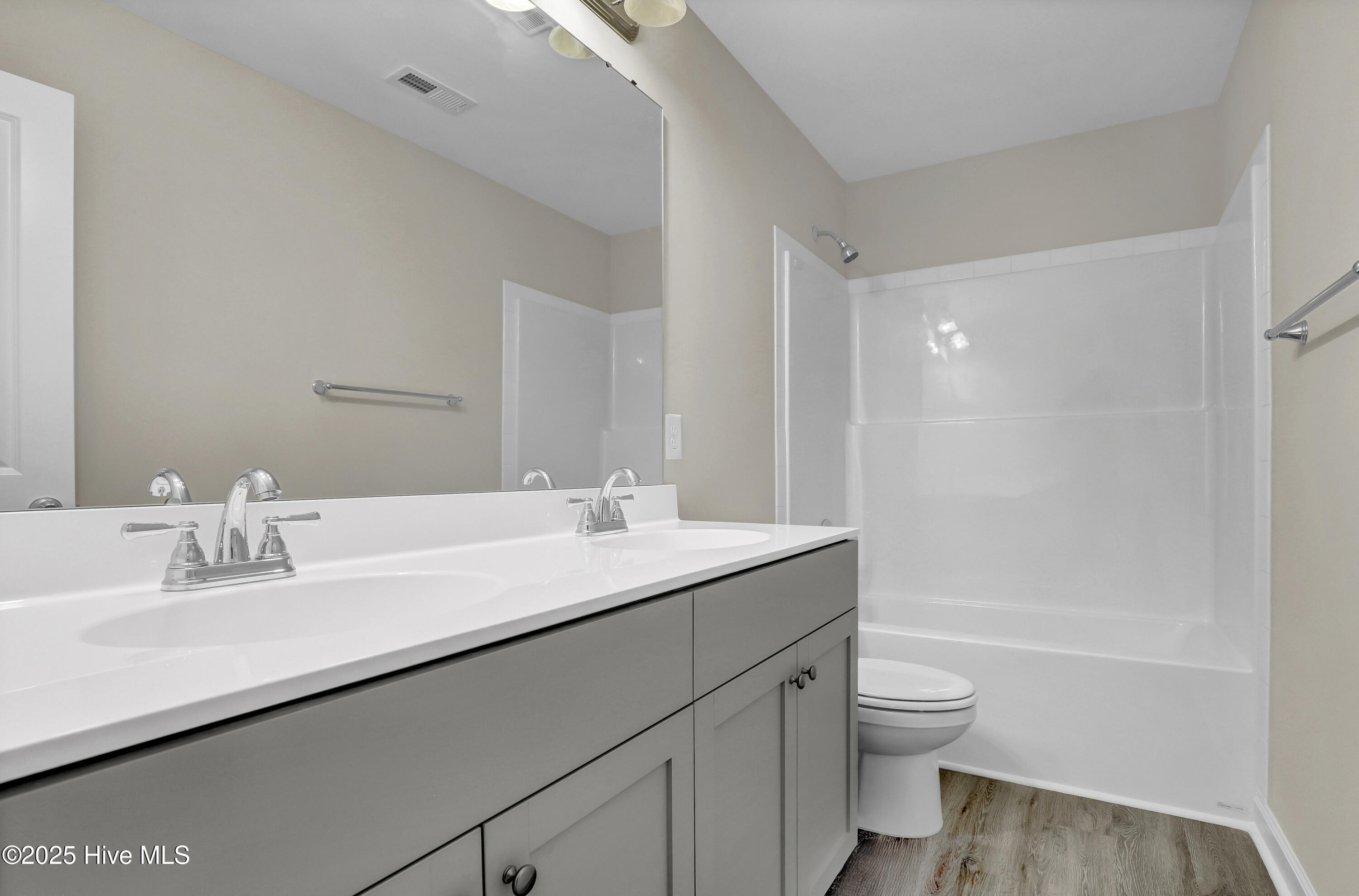 100488784 | Photo 23