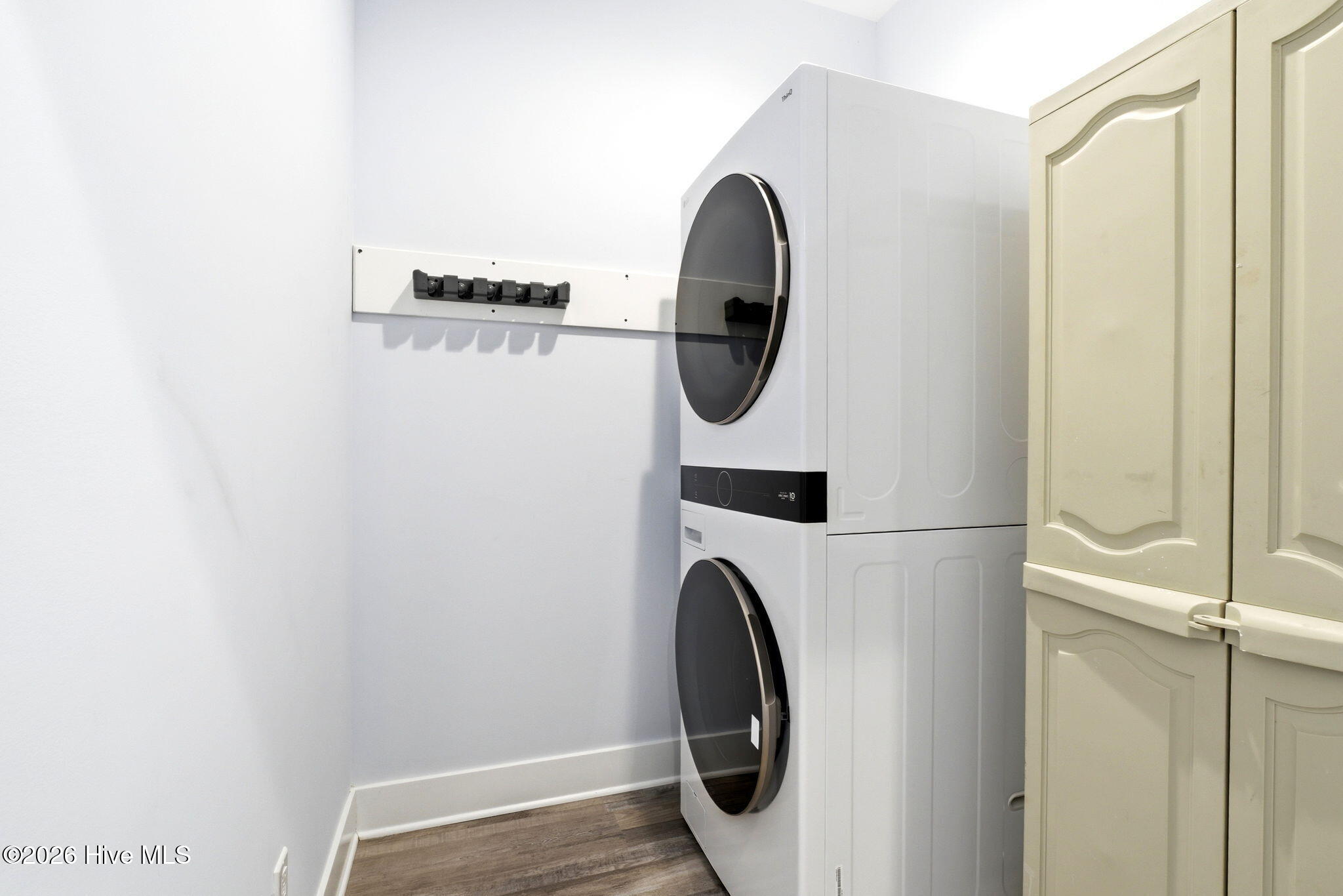 100569272 | Photo 35