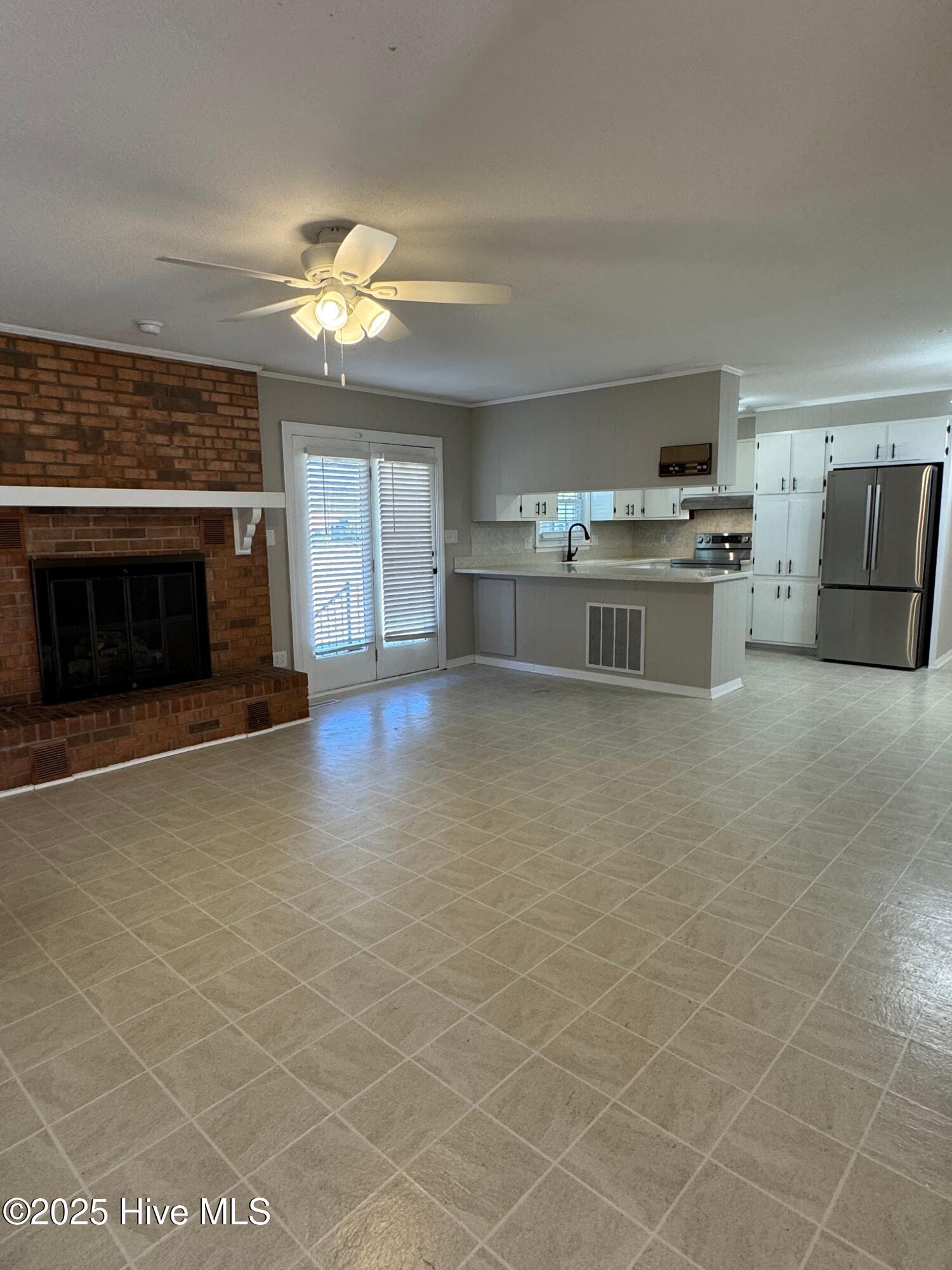 100542072 | Photo 30