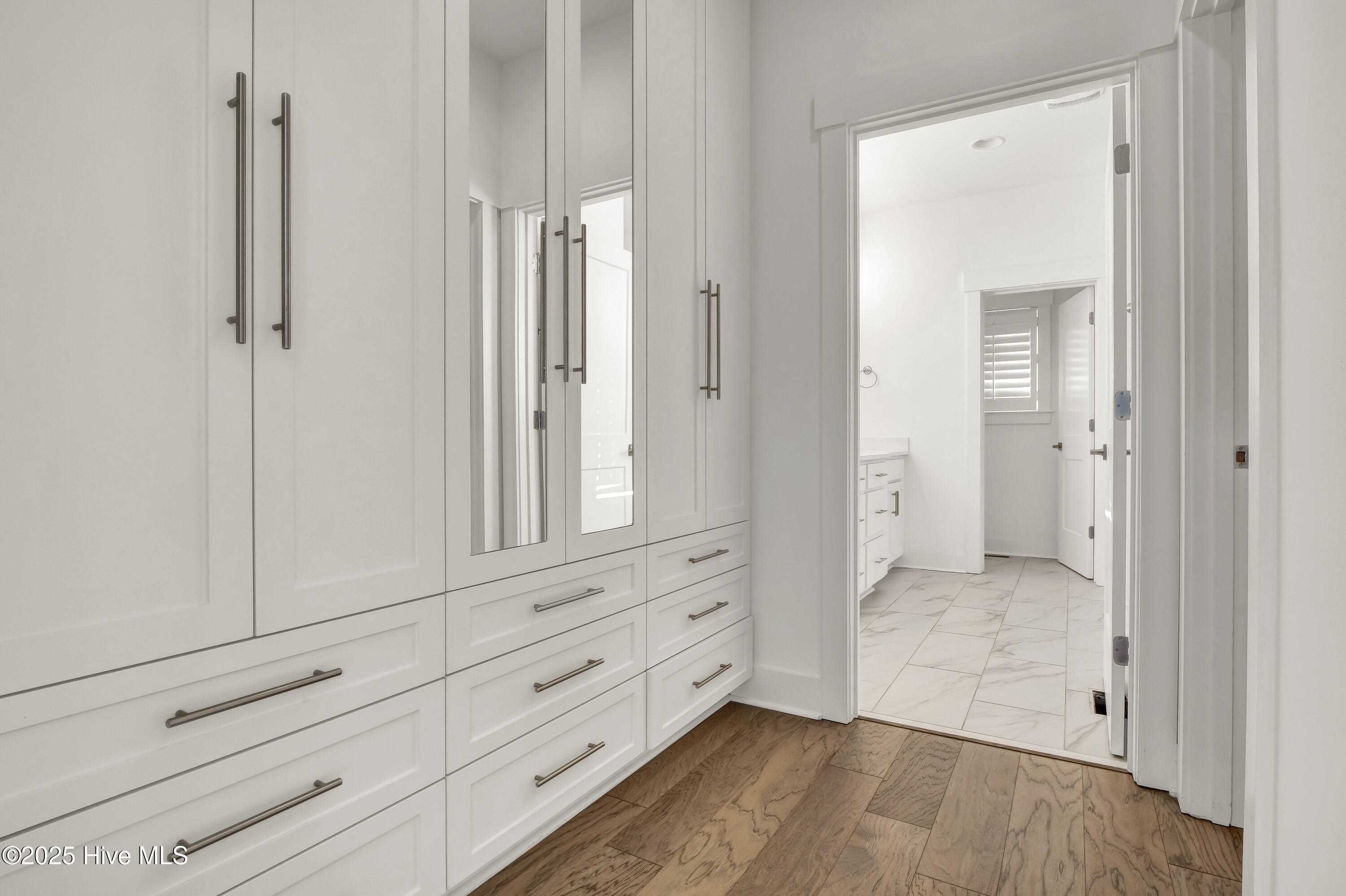 100518047 | Photo 28