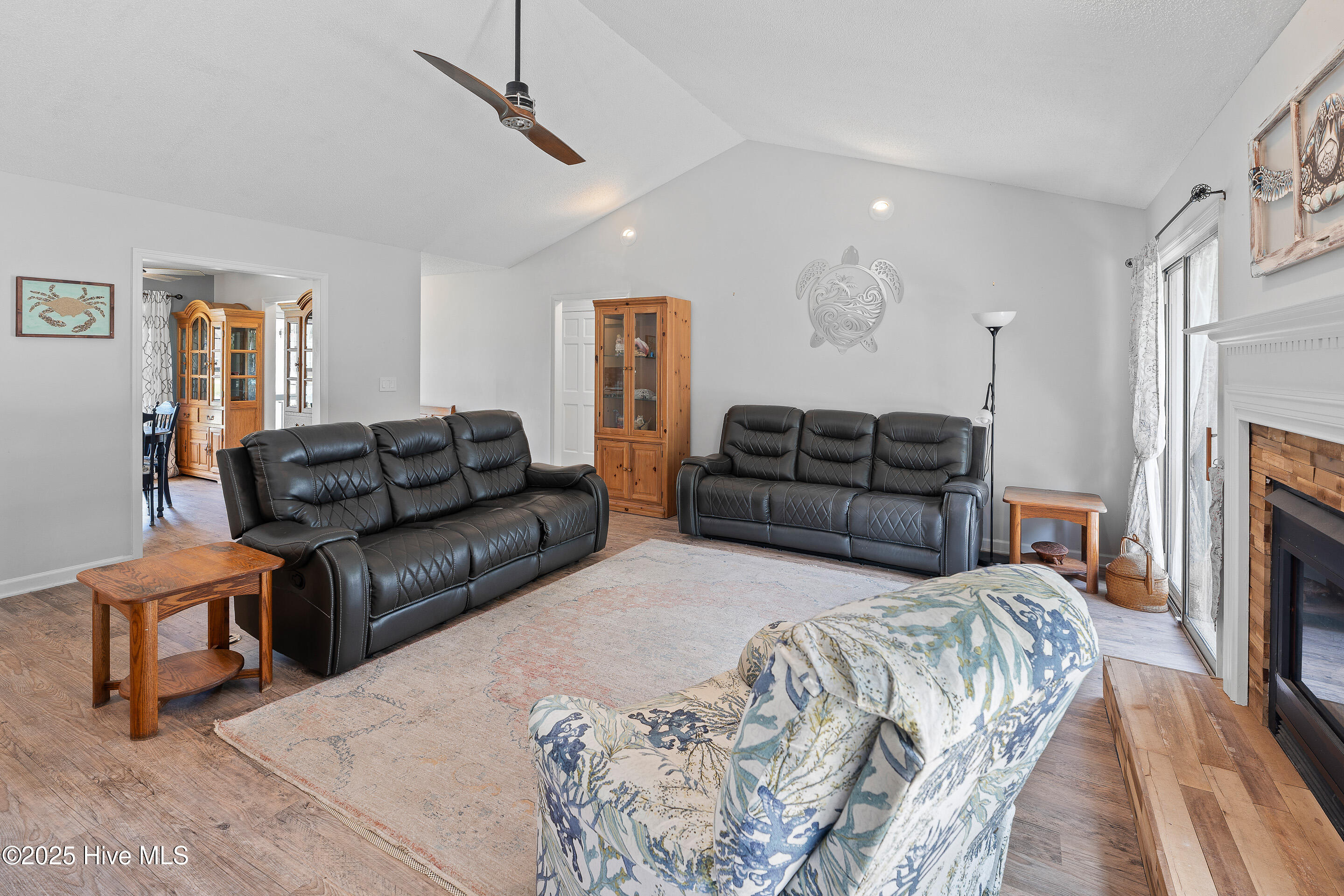 100523707 | Photo 22