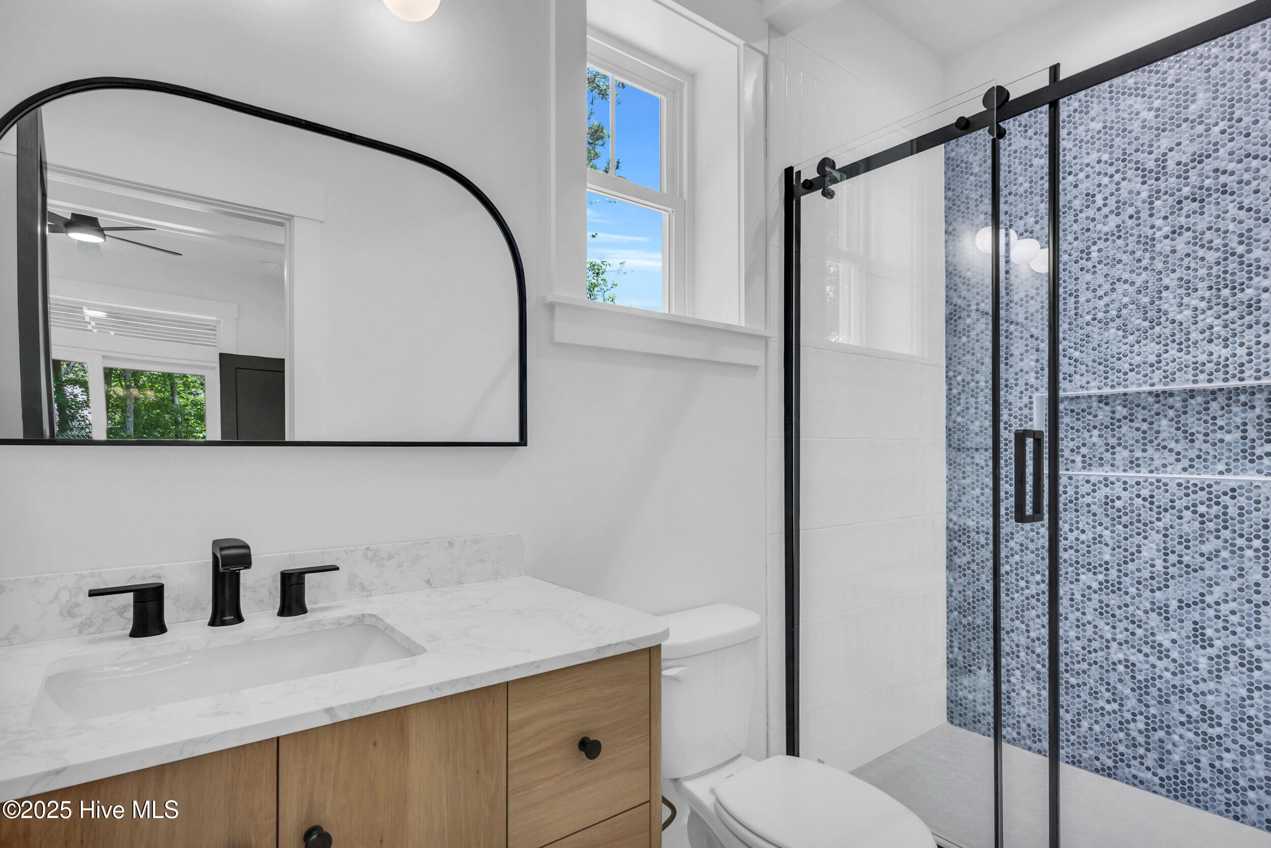 100501521 | Photo 33