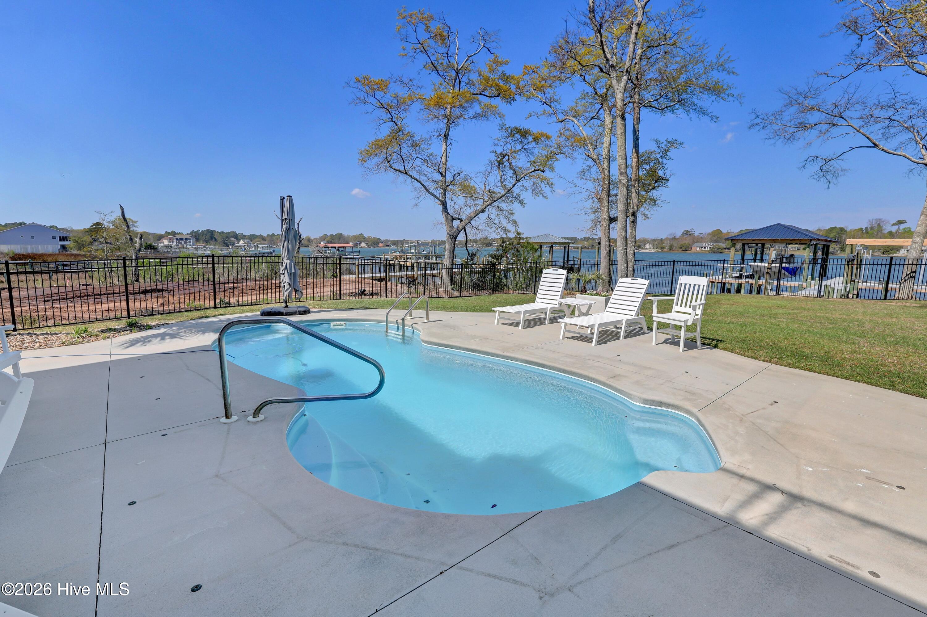 100564139 | Photo 54