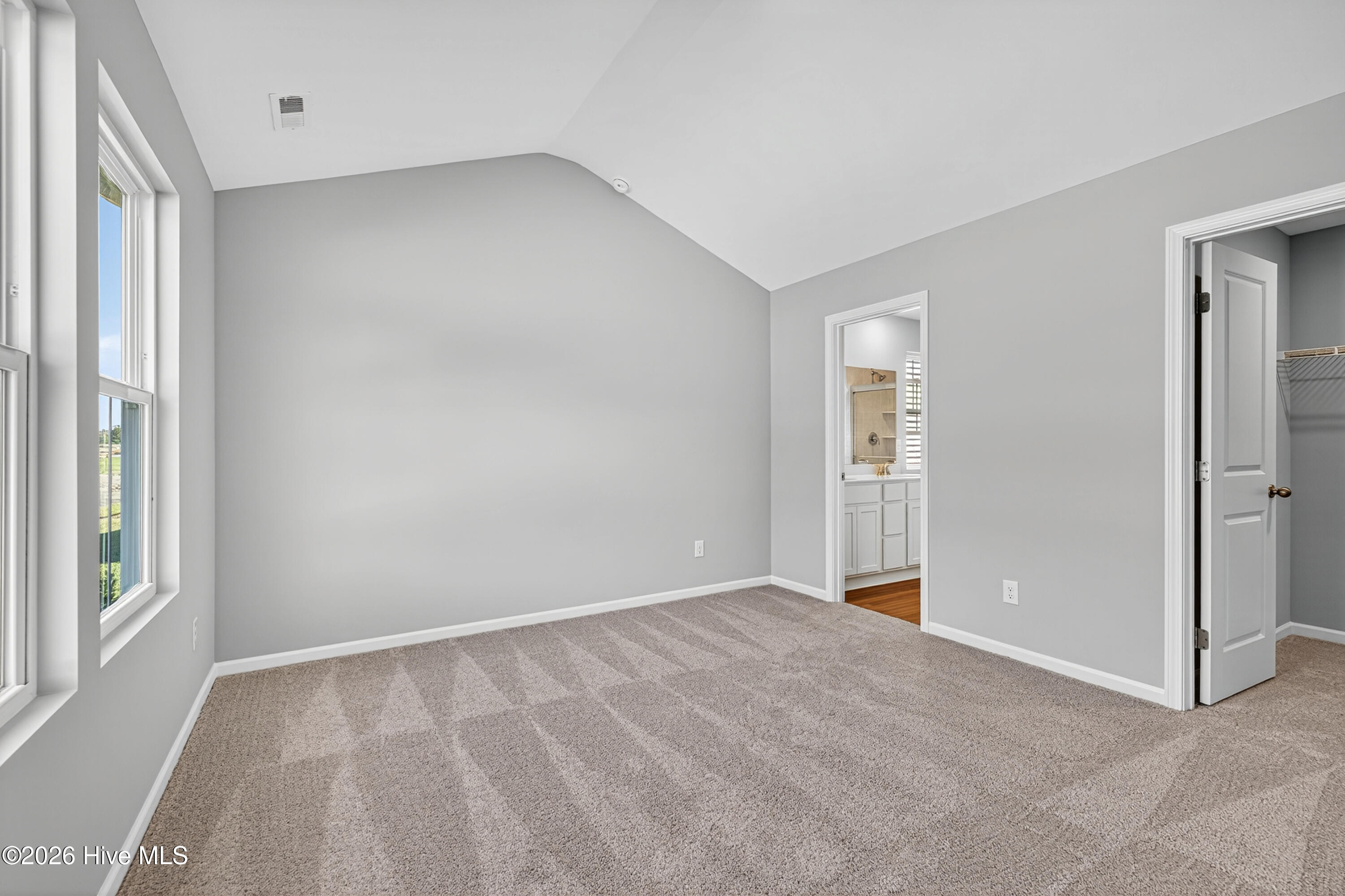 100565447 | Photo 26