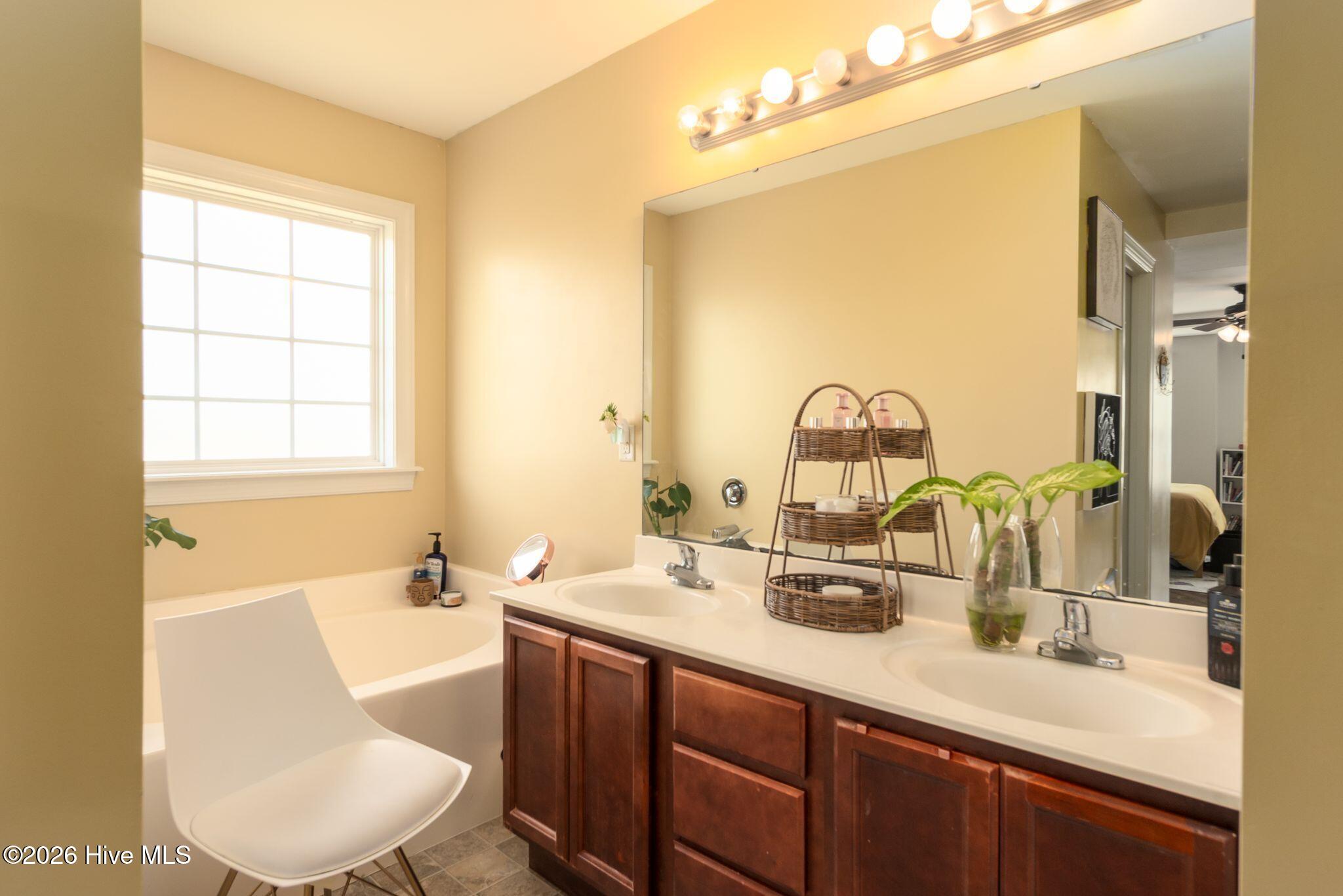 100565163 | Photo 27