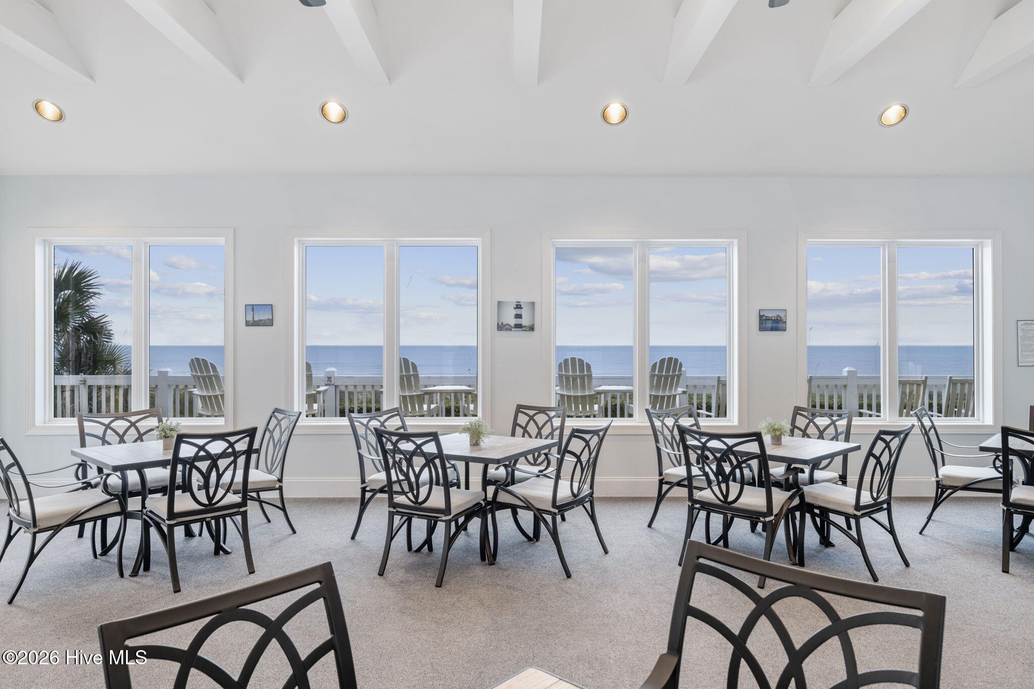 100560858 | Photo 92