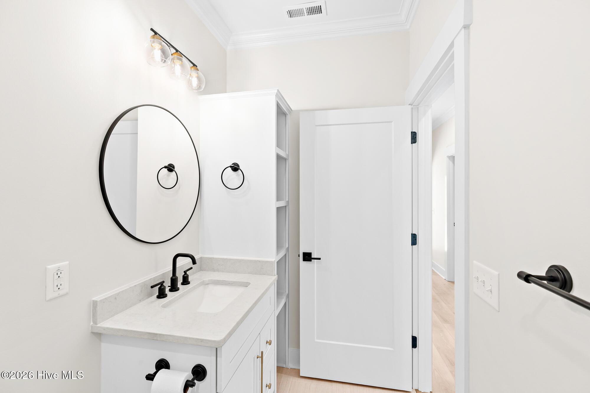 100561185 | Photo 41