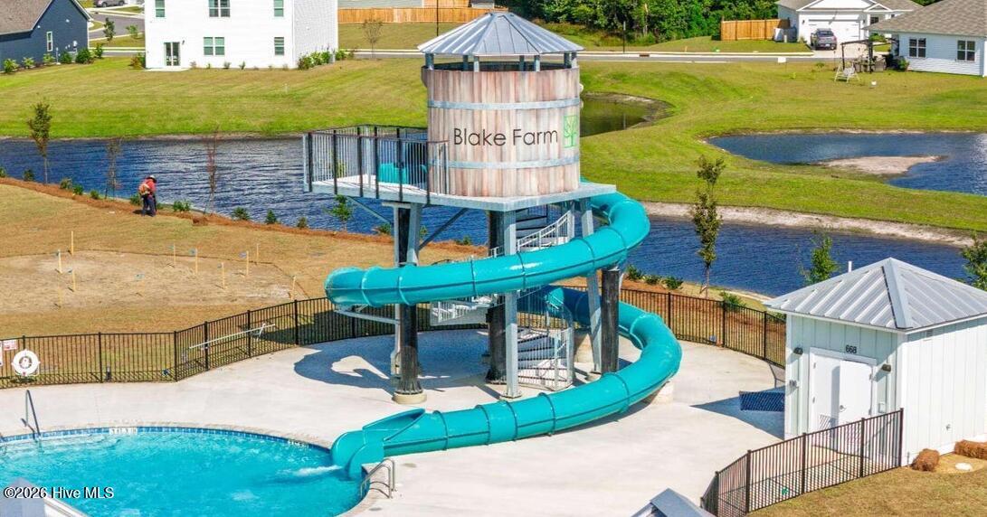 100565485 | Photo 35