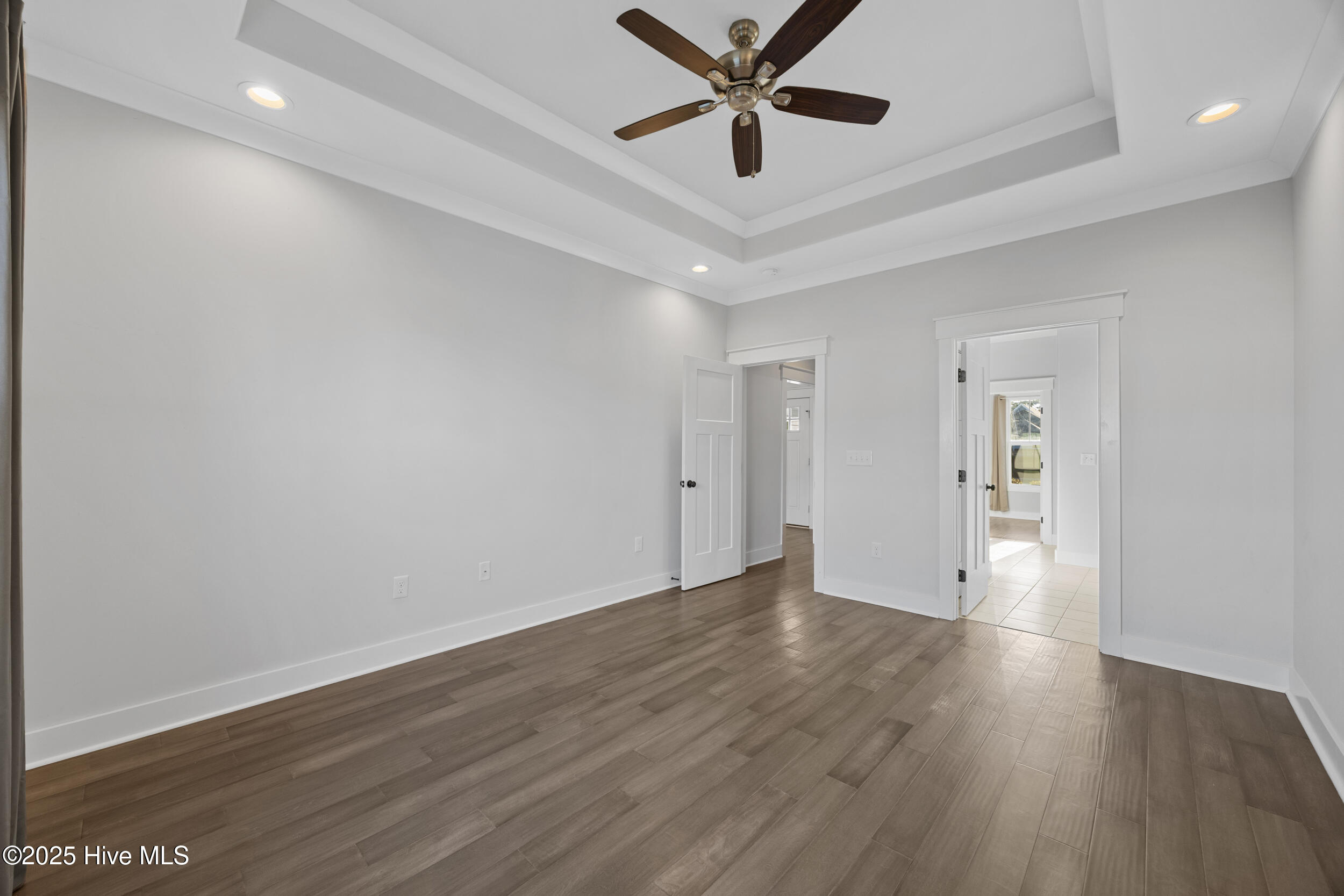 100545820 | Photo 14