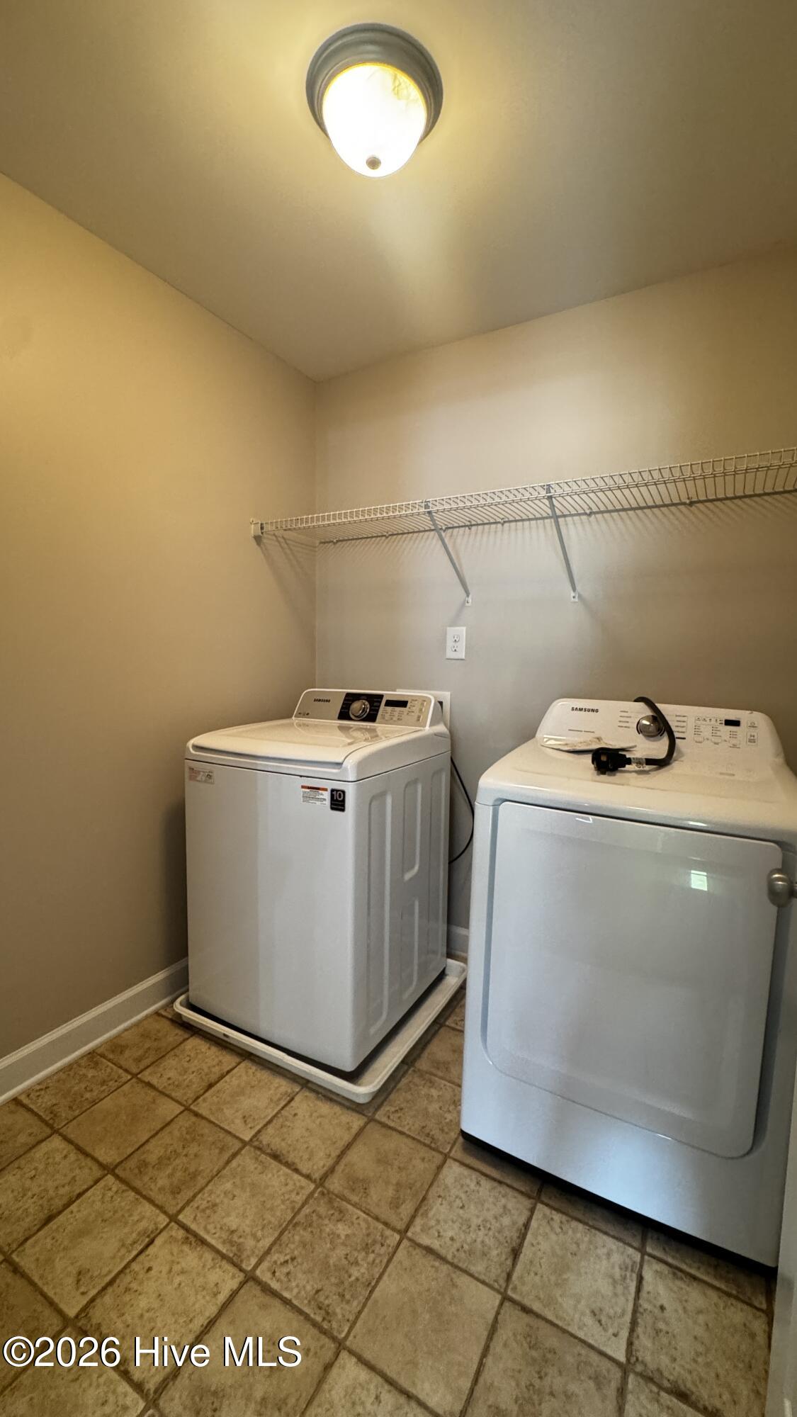 100570363 | Photo 17