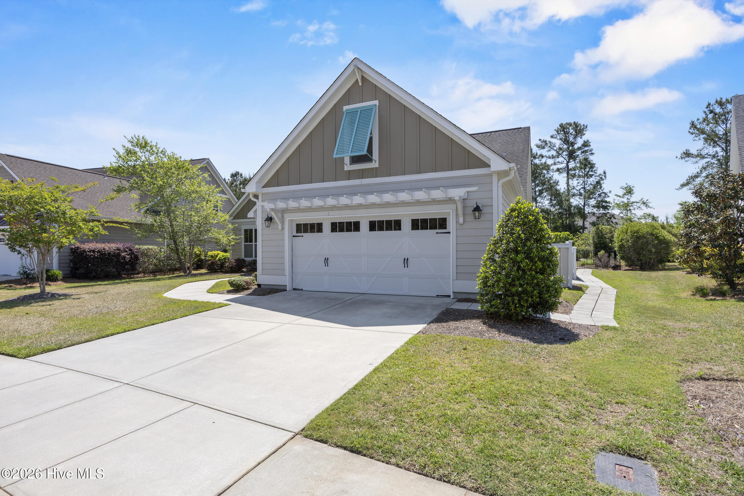 100565647 | Photo 46