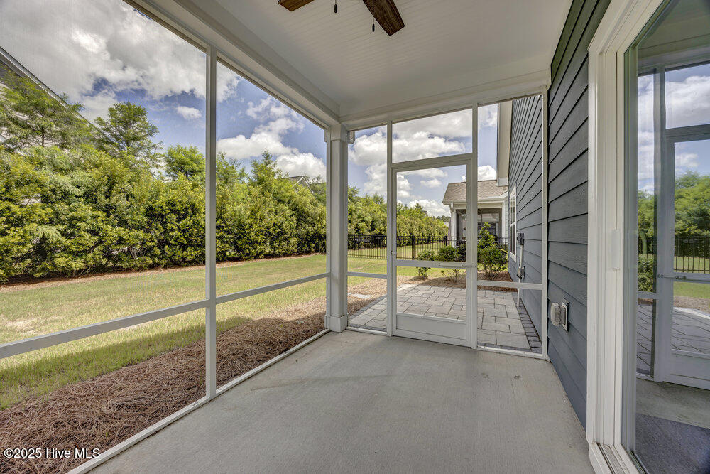 100517881 | Photo 23