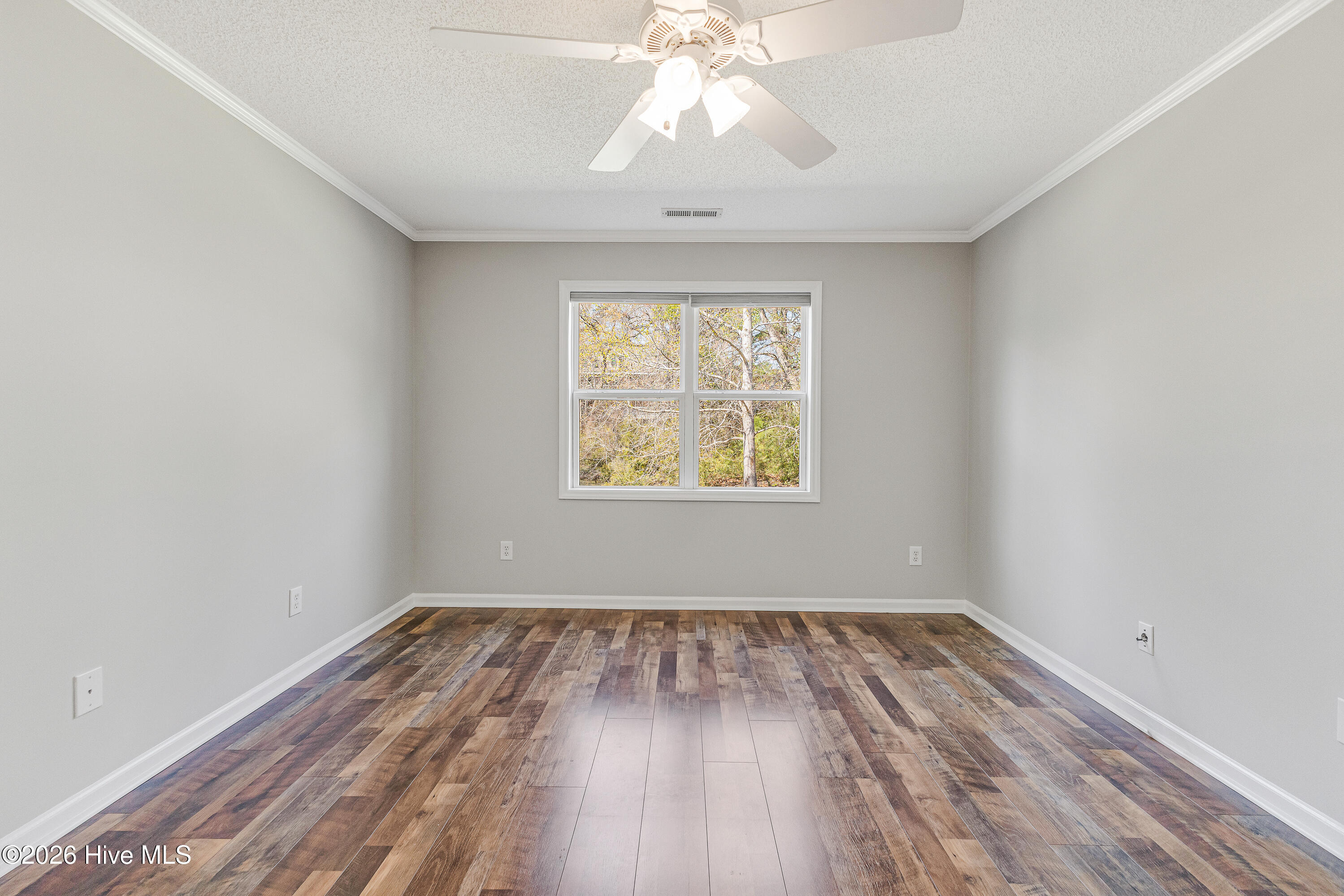 100562501 | Photo 24