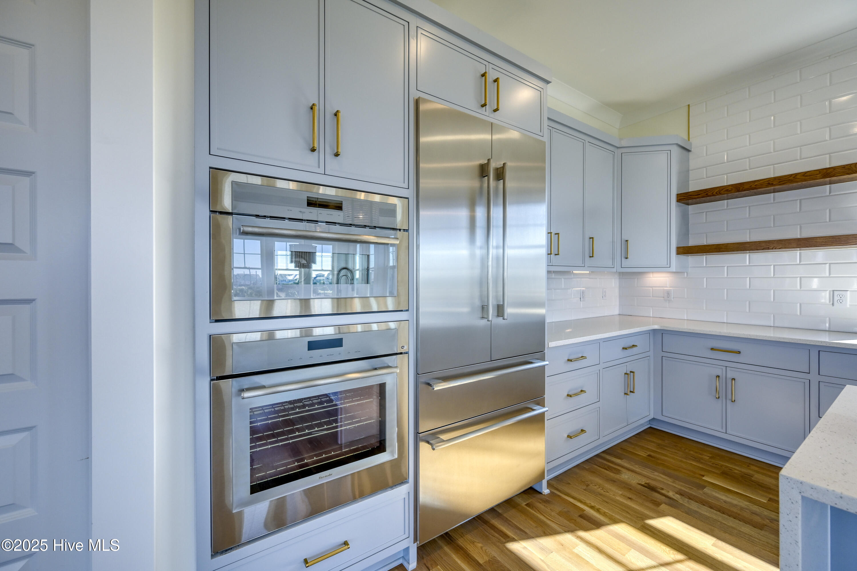 100516070 | Photo 18