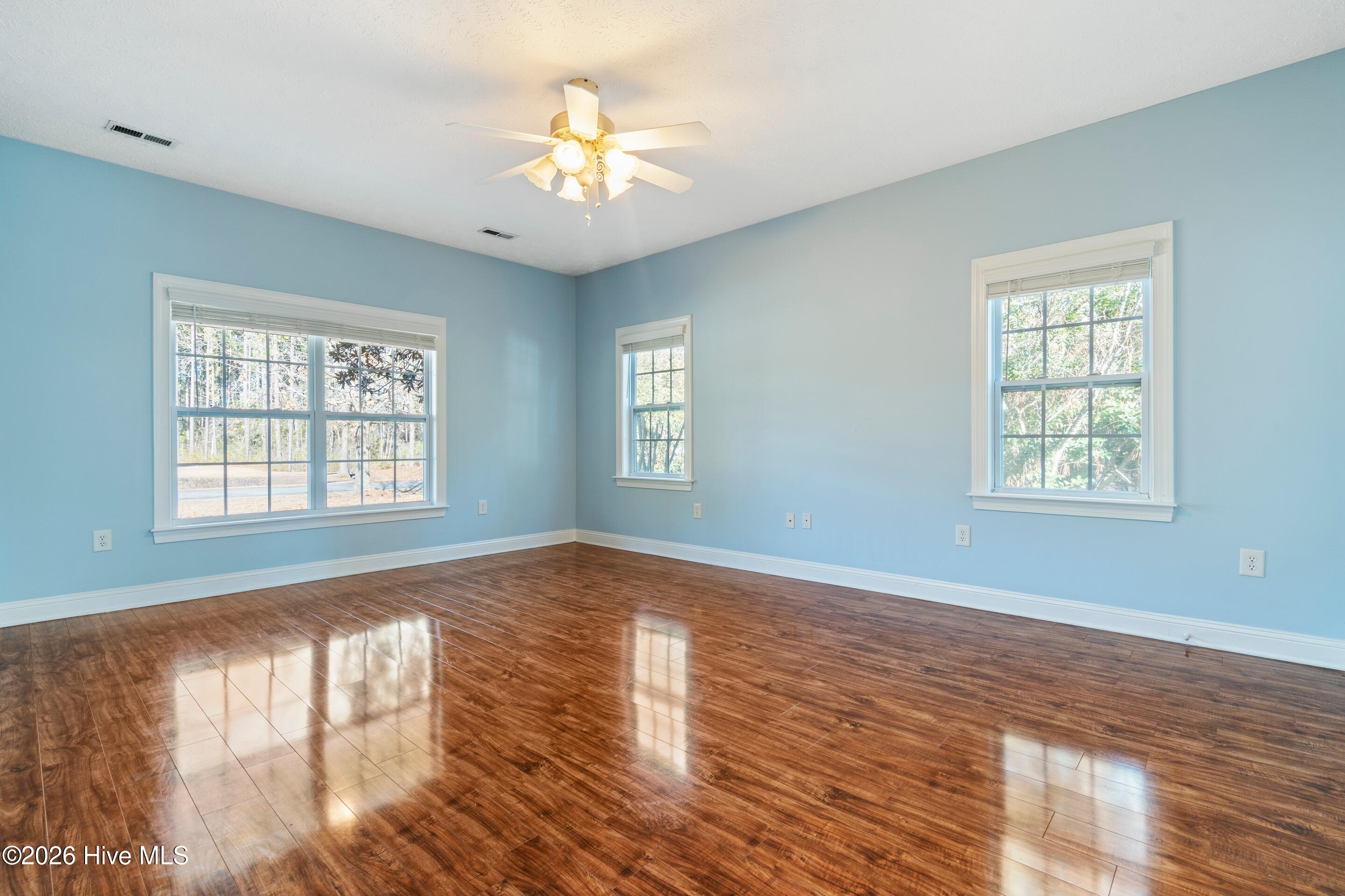 100550661 | Photo 32