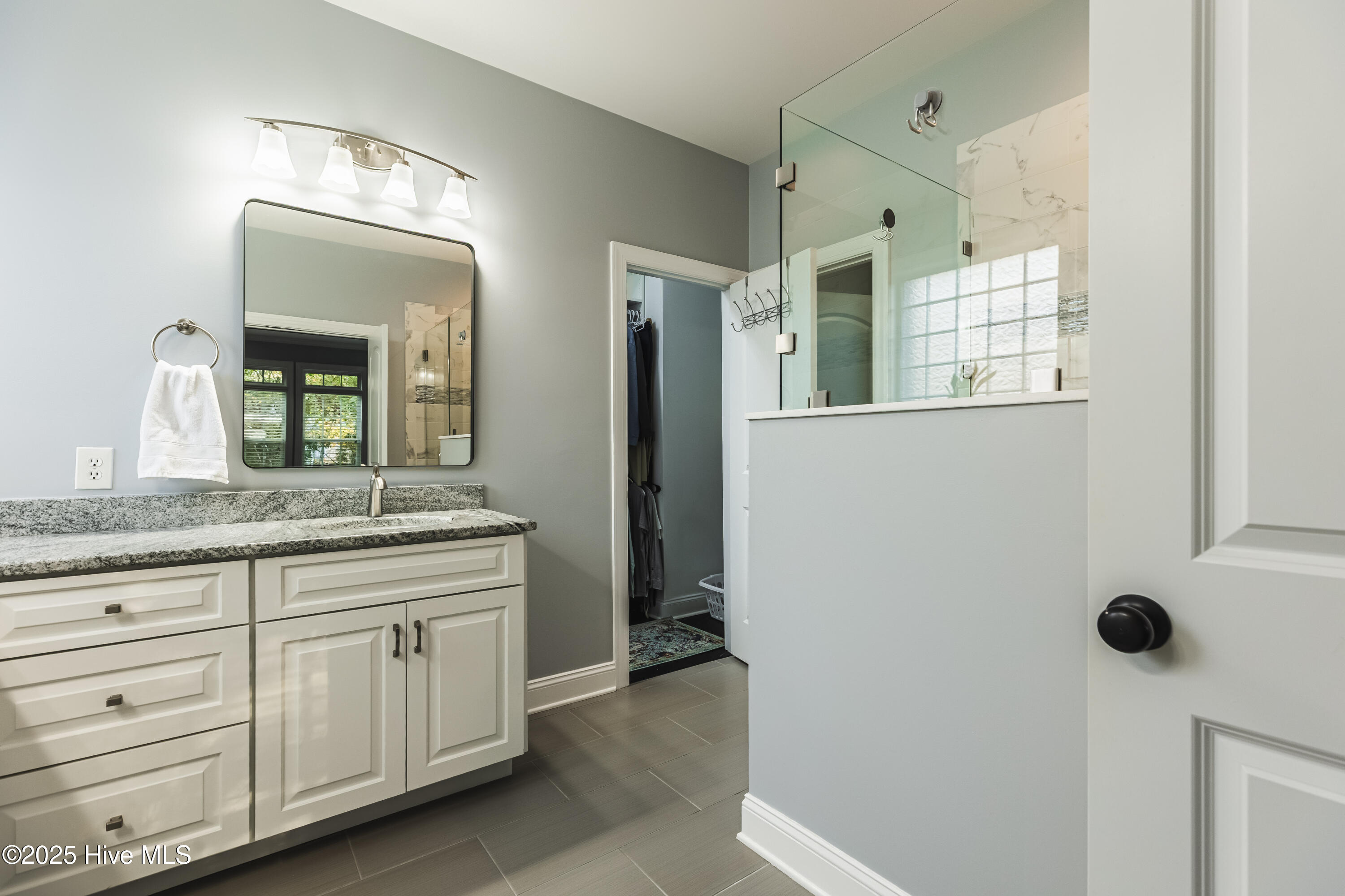 100542426 | Photo 21