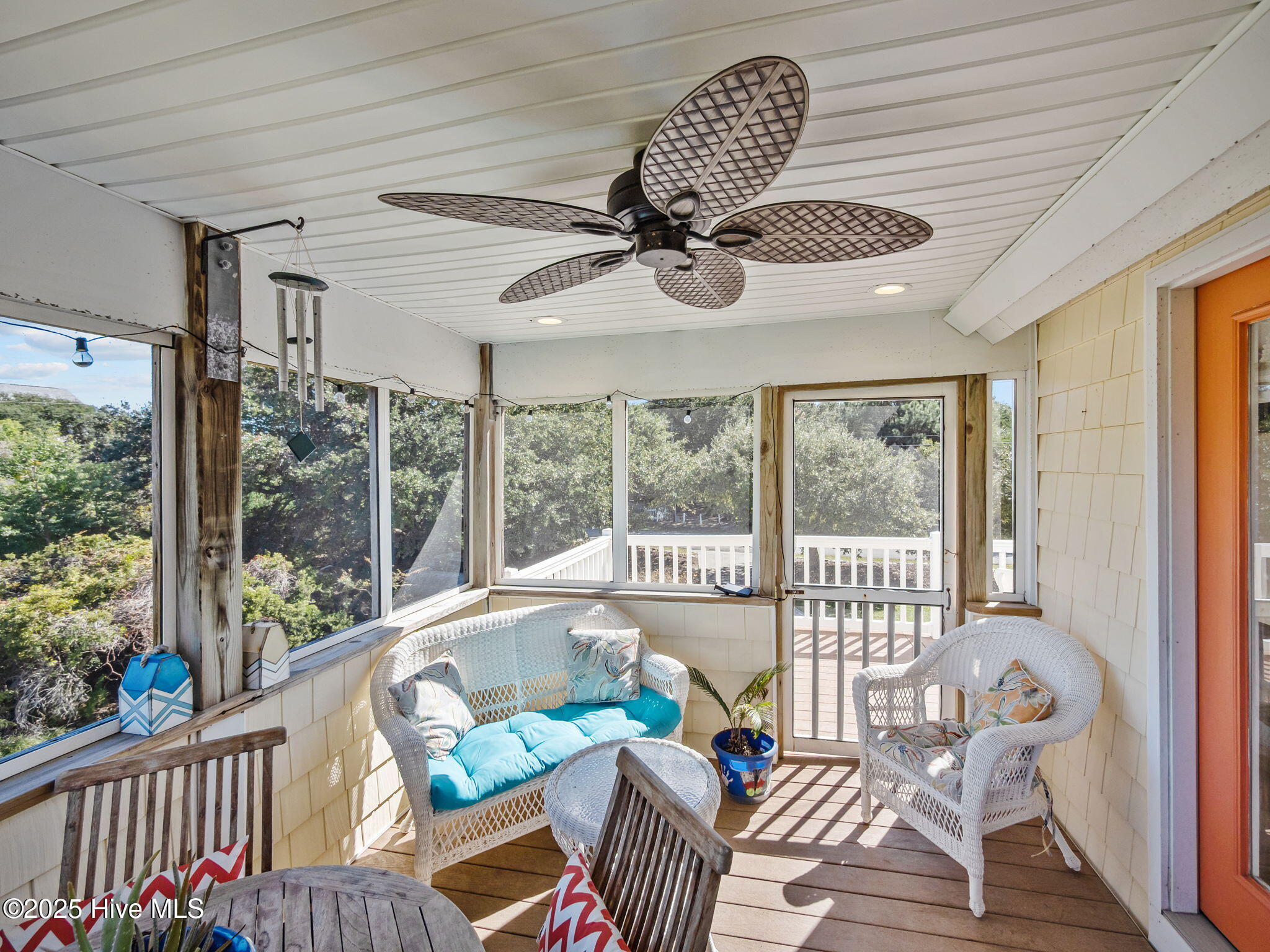 100537997 | Photo 17